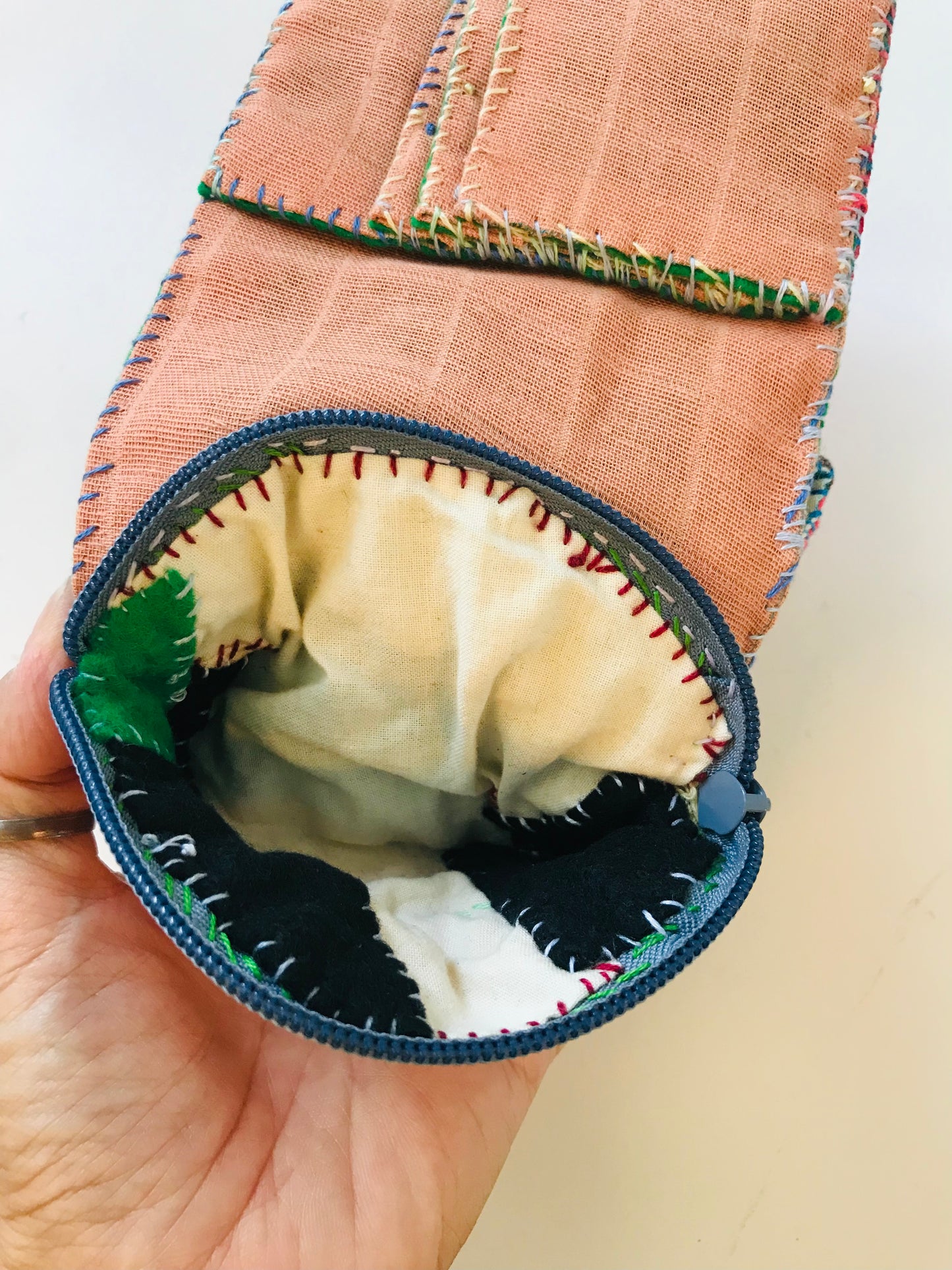 財布　布財布　ハンドメイド　手縫い　刺繍　パッチワーク　二つ折り　1859