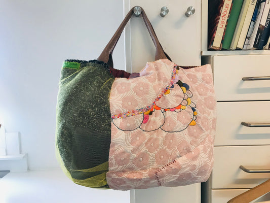 Bag   手縫いのバッグ　  布製　本革持ち手　スローファッション　ハンドメイド　1819