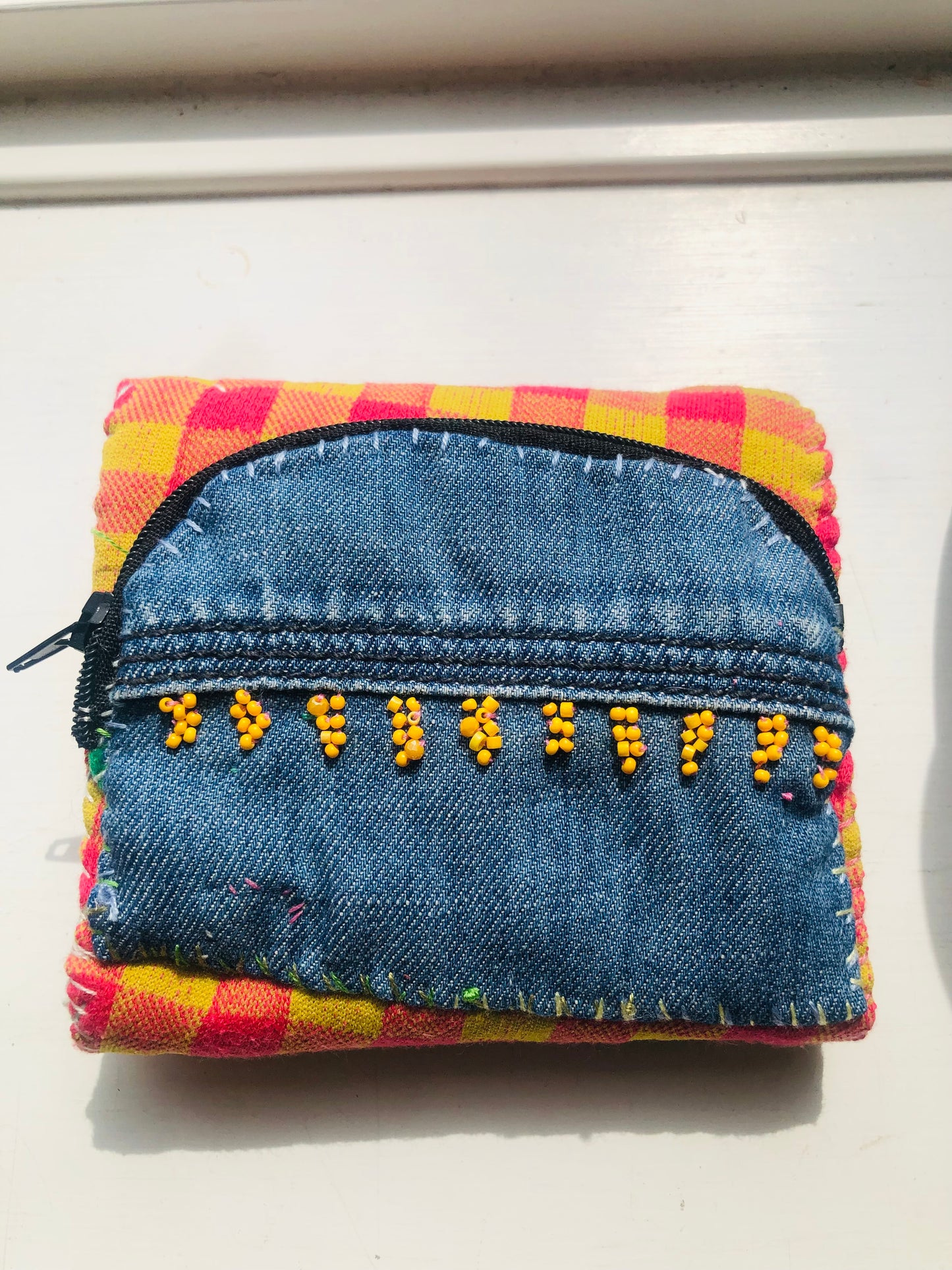 財布　布財布　ハンドメイド　手縫い　刺繍　パッチワーク　二つ折り　2490