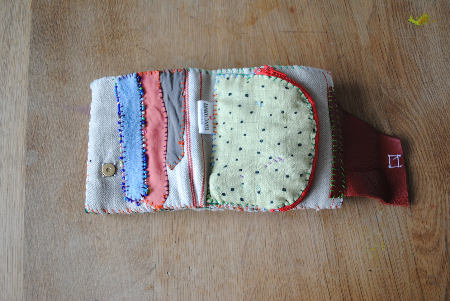 財布　布財布　ハンドメイド　手縫い　刺繍　パッチワーク　二つ折り　1811