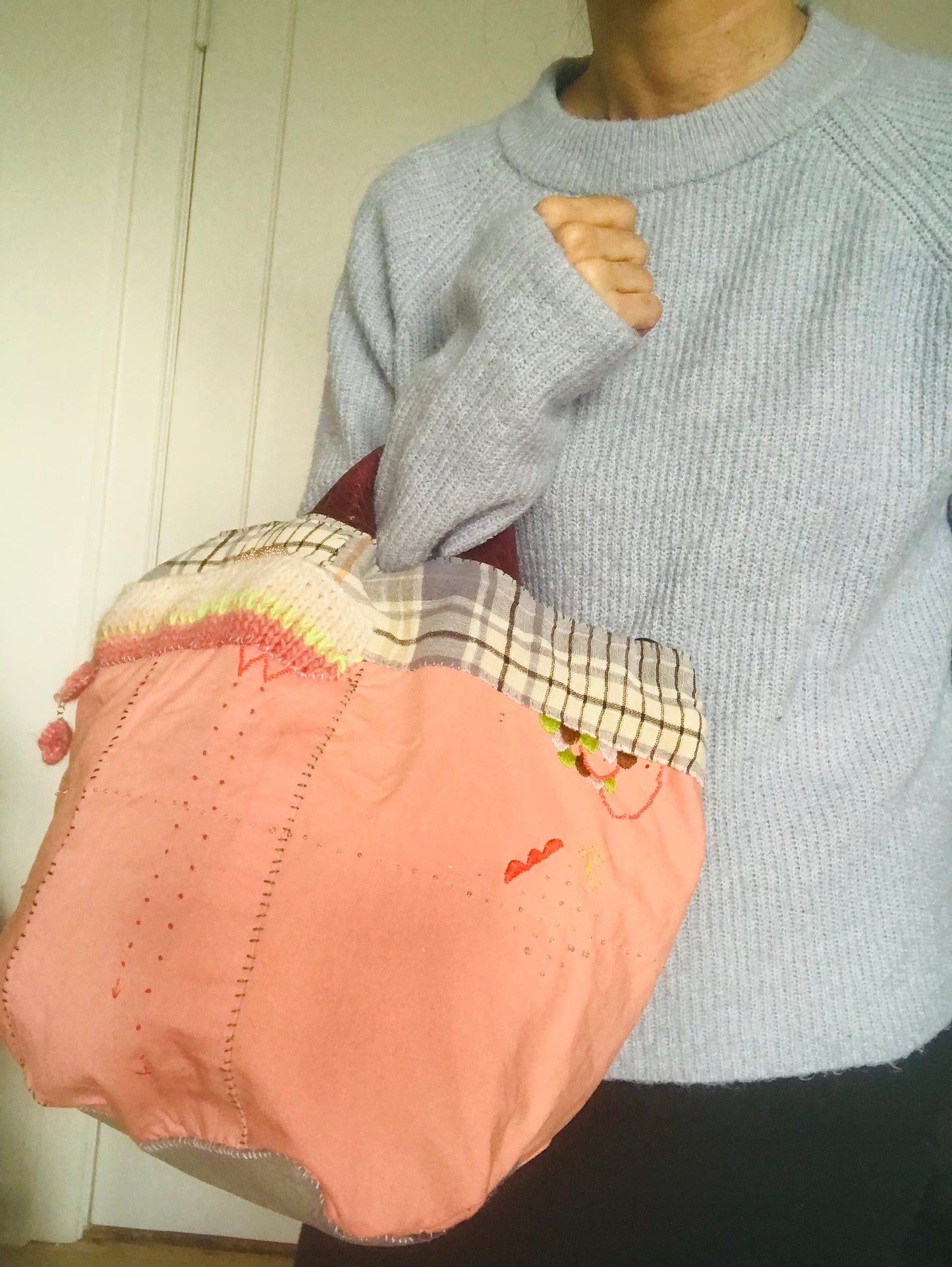 Bag   手縫いのバッグ　  布製　本革持ち手　スローファッション　ハンドメイド　1736
