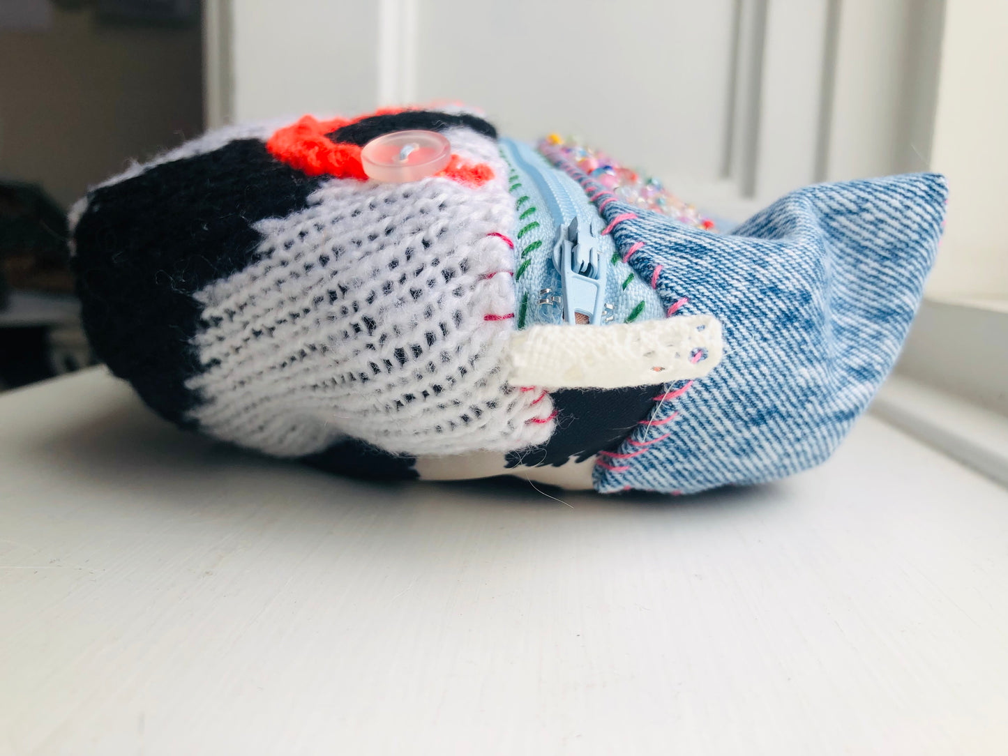 ポーチ　　手縫い　布製　 ペンケース　小物入れ　ハンドメイド　ビーズ刺繍　2469