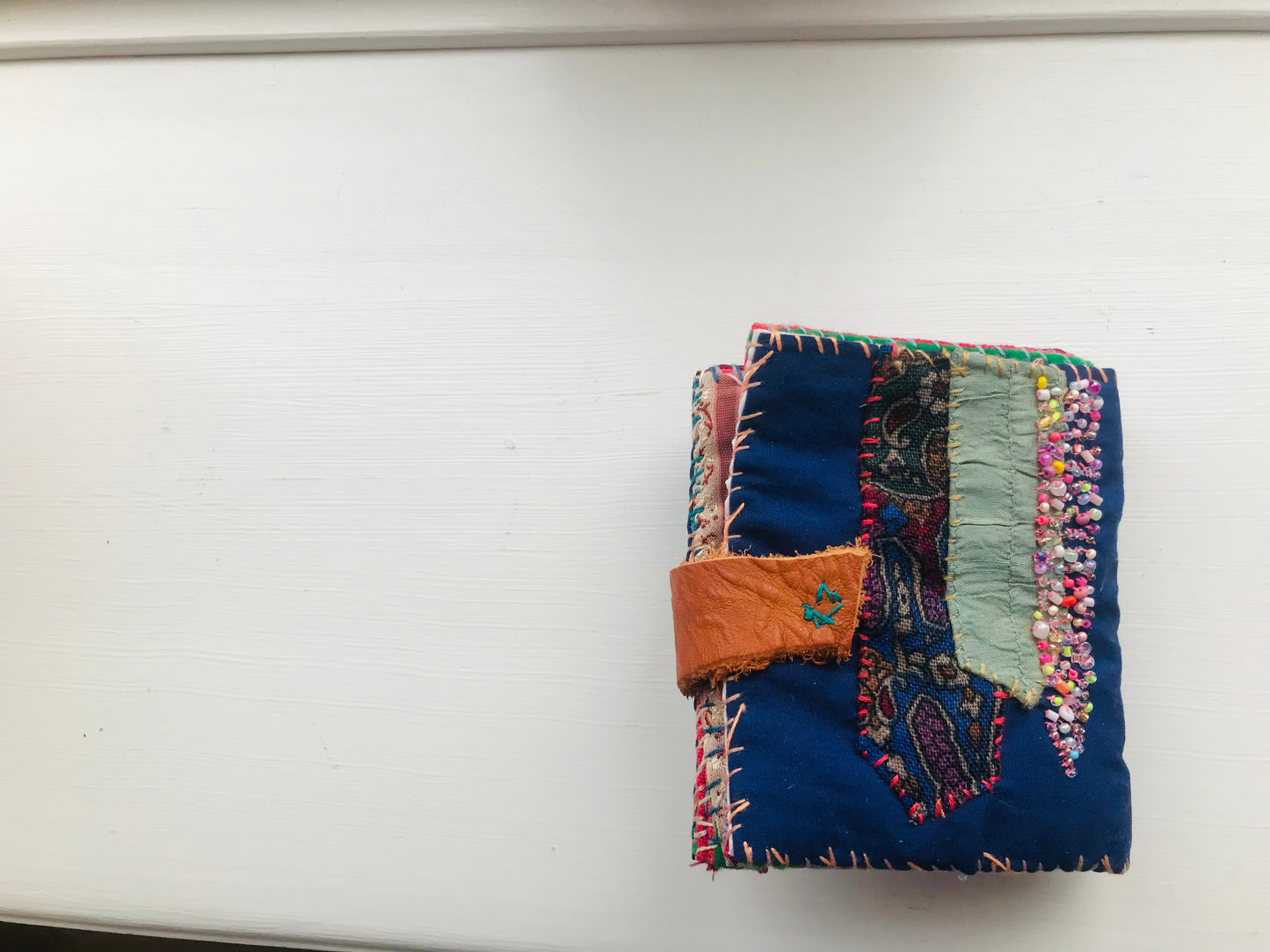財布　布財布　ハンドメイド　手縫い　刺繍　パッチワーク　二つ折り　1915