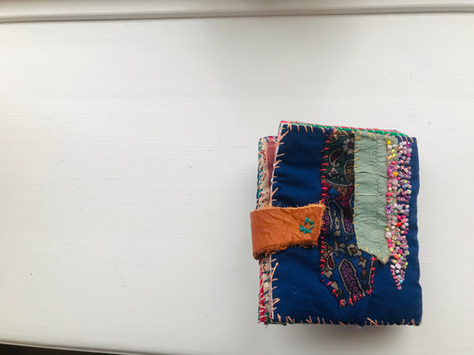 財布　布財布　ハンドメイド　手縫い　刺繍　パッチワーク　二つ折り　1915