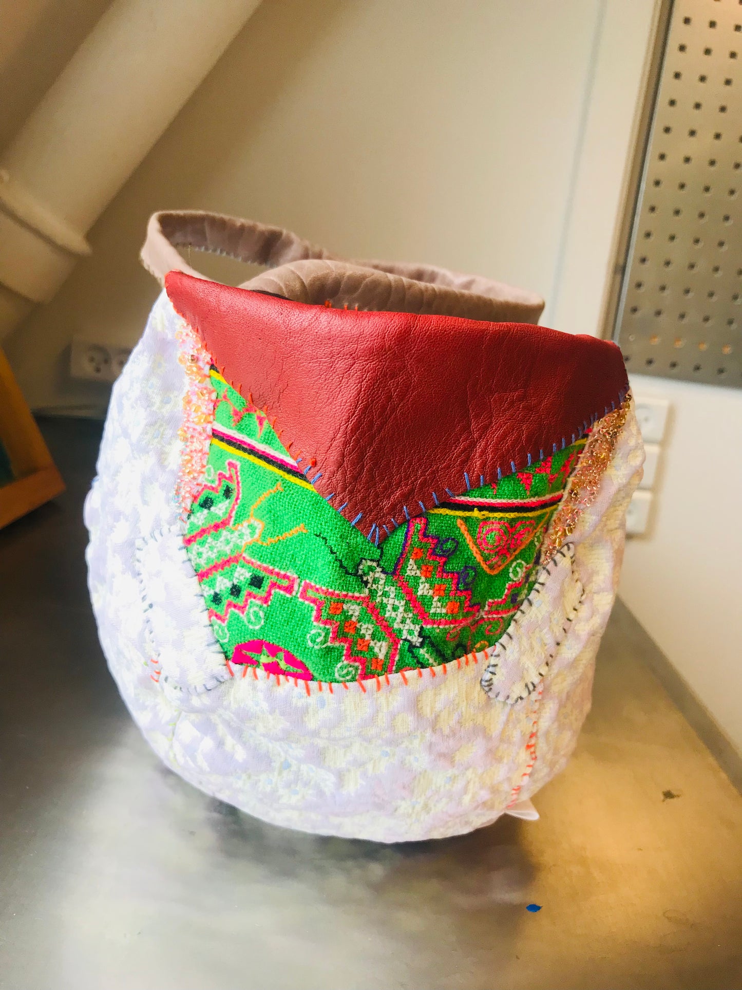 Bag   手縫いのバッグ　  布製　本革持ち手　スローファッション　ハンドメイド　1802