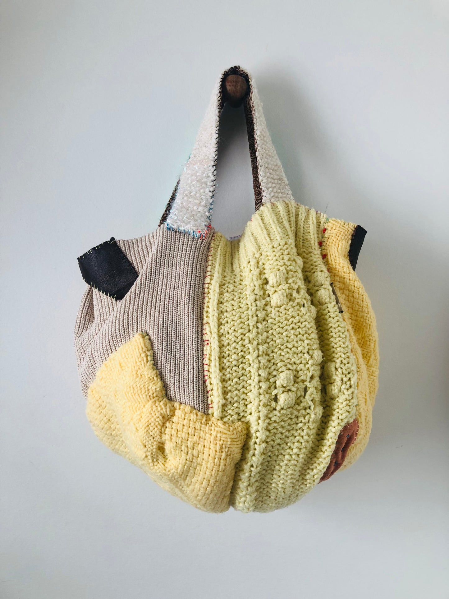 Bag 手縫いのバッグ　布製　トートバッグ　スローファッション　ワンハンドルバッグ　ハンドメイド　2409