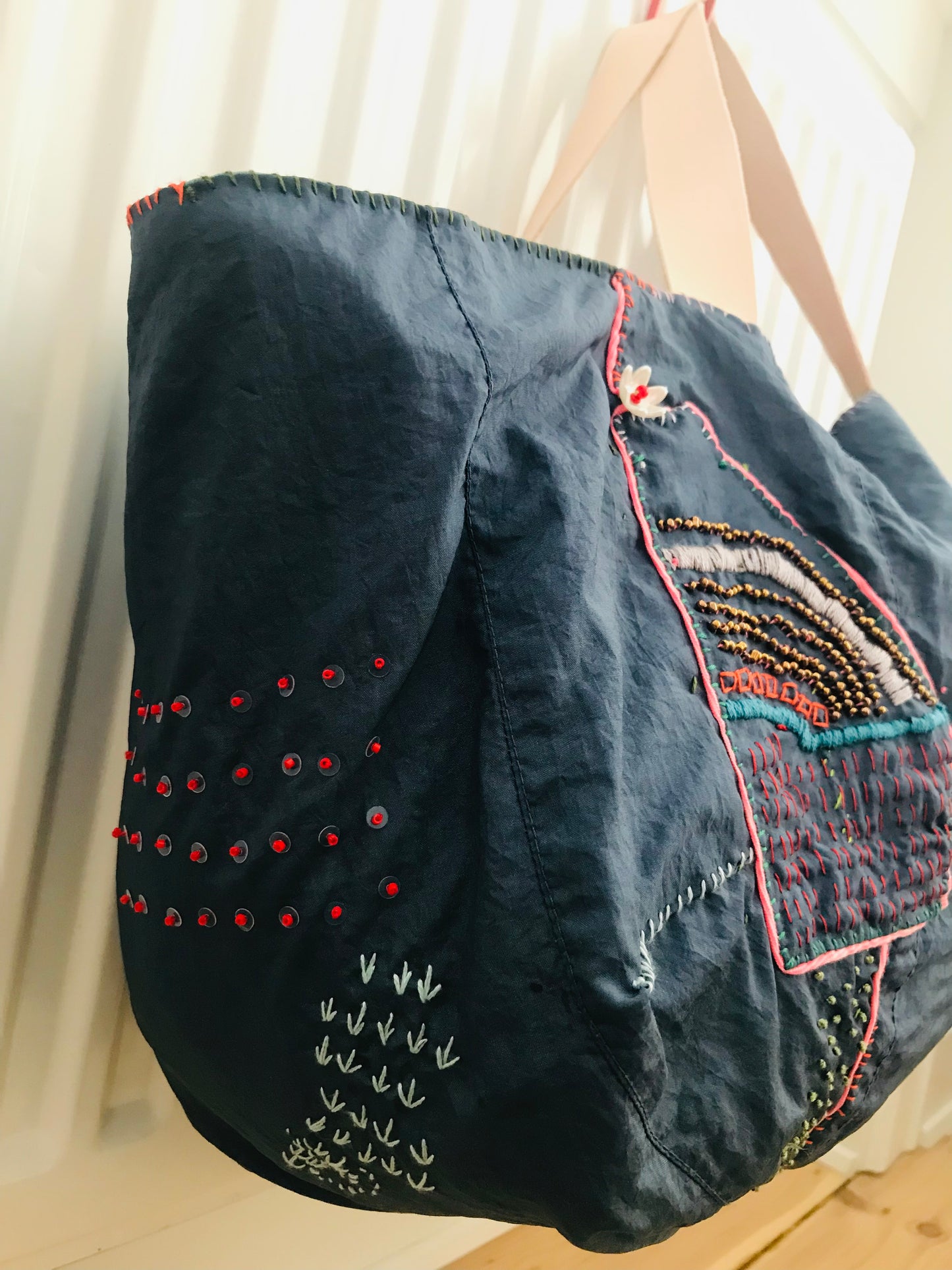 Bag   手縫いのバッグ　  布製　本革持ち手　スローファッション　ハンドメイド　1735