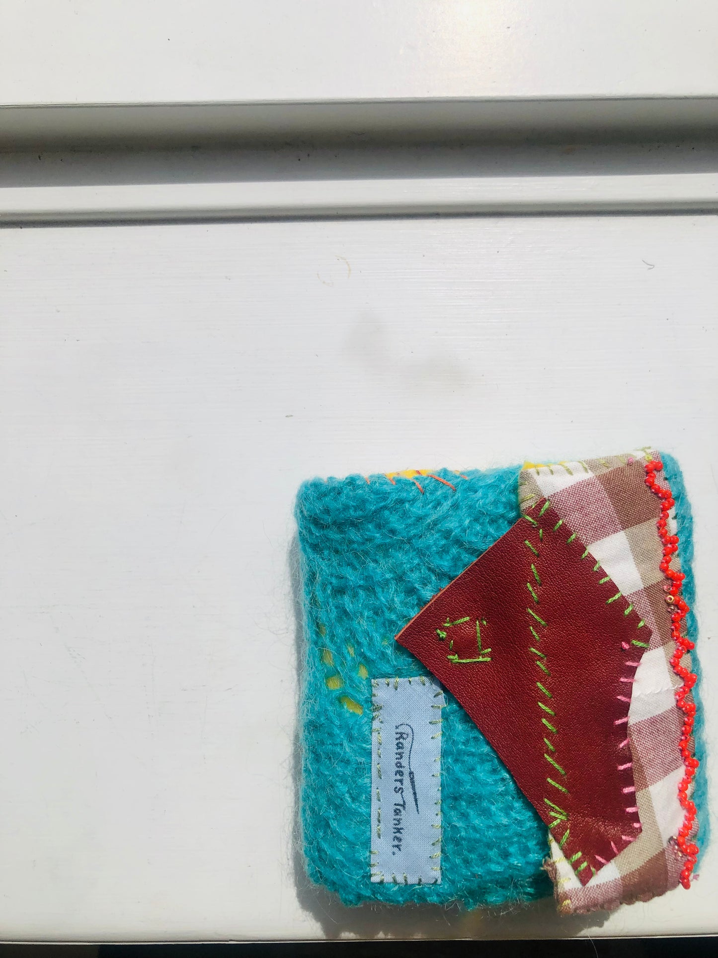 財布　布財布　ハンドメイド　手縫い　刺繍　パッチワーク　二つ折り　2492