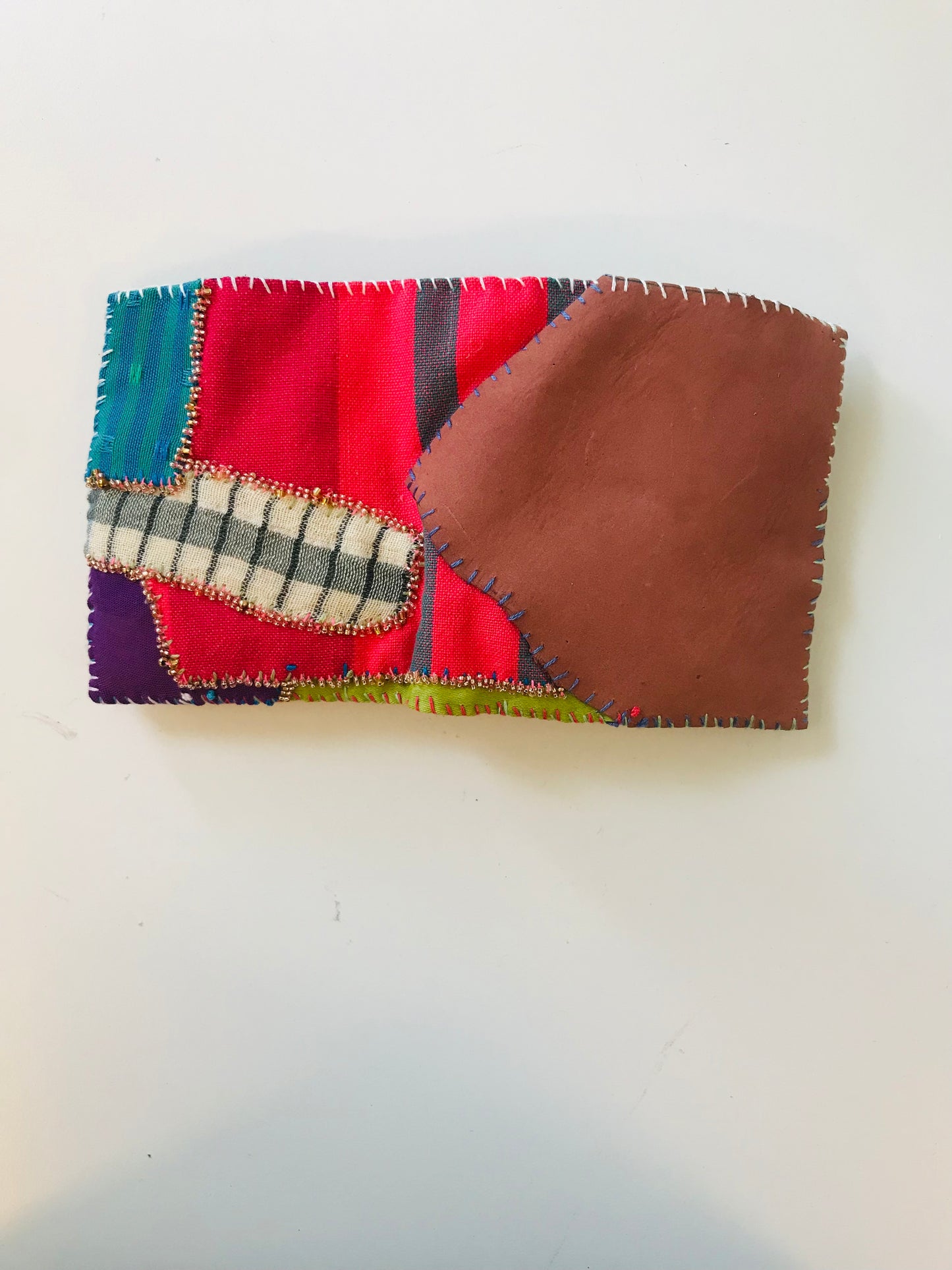 財布　布財布　ハンドメイド　手縫い　刺繍　パッチワーク　二つ折り　1857
