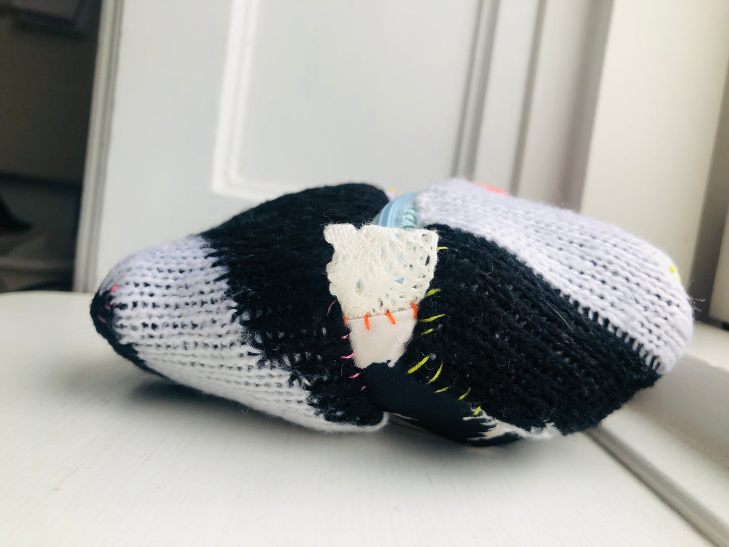 ポーチ　　手縫い　布製　 ペンケース　小物入れ　ハンドメイド　ビーズ刺繍　2469