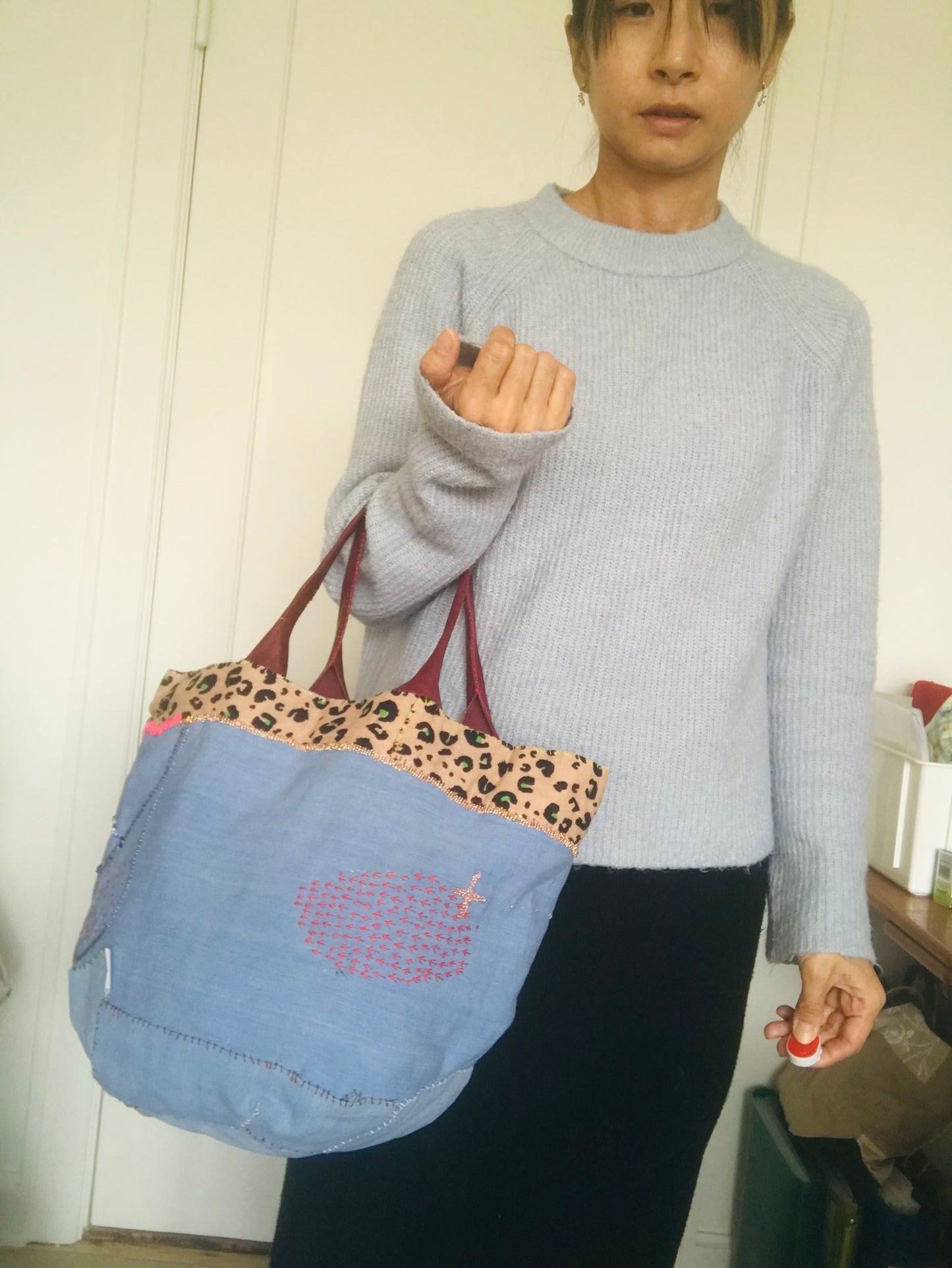 Bag   手縫いのバッグ　  布製　本革持ち手　スローファッション　ハンドメイド　1737