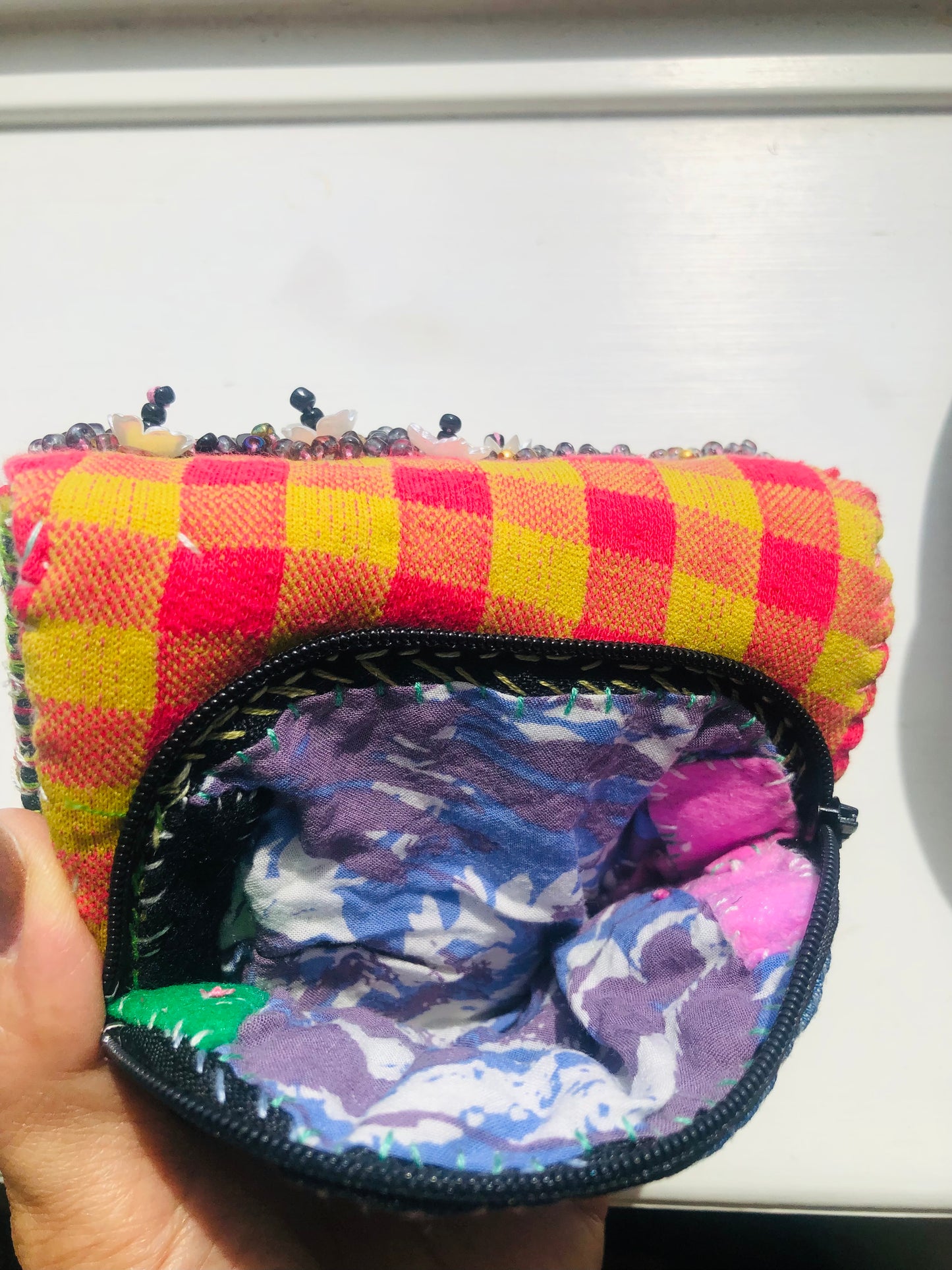 財布　布財布　ハンドメイド　手縫い　刺繍　パッチワーク　二つ折り　2490