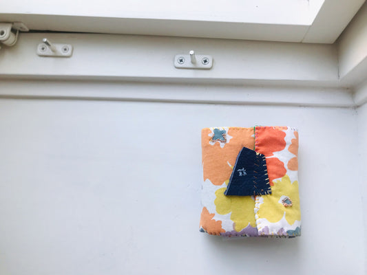 財布　布財布　ハンドメイド　手縫い　刺繍　パッチワーク　二つ折り　2072
