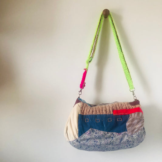 Bag 手縫いのバッグ　布製　ショルダーバッグ　スローファッション　ハンドメイド　ポシェット  2416