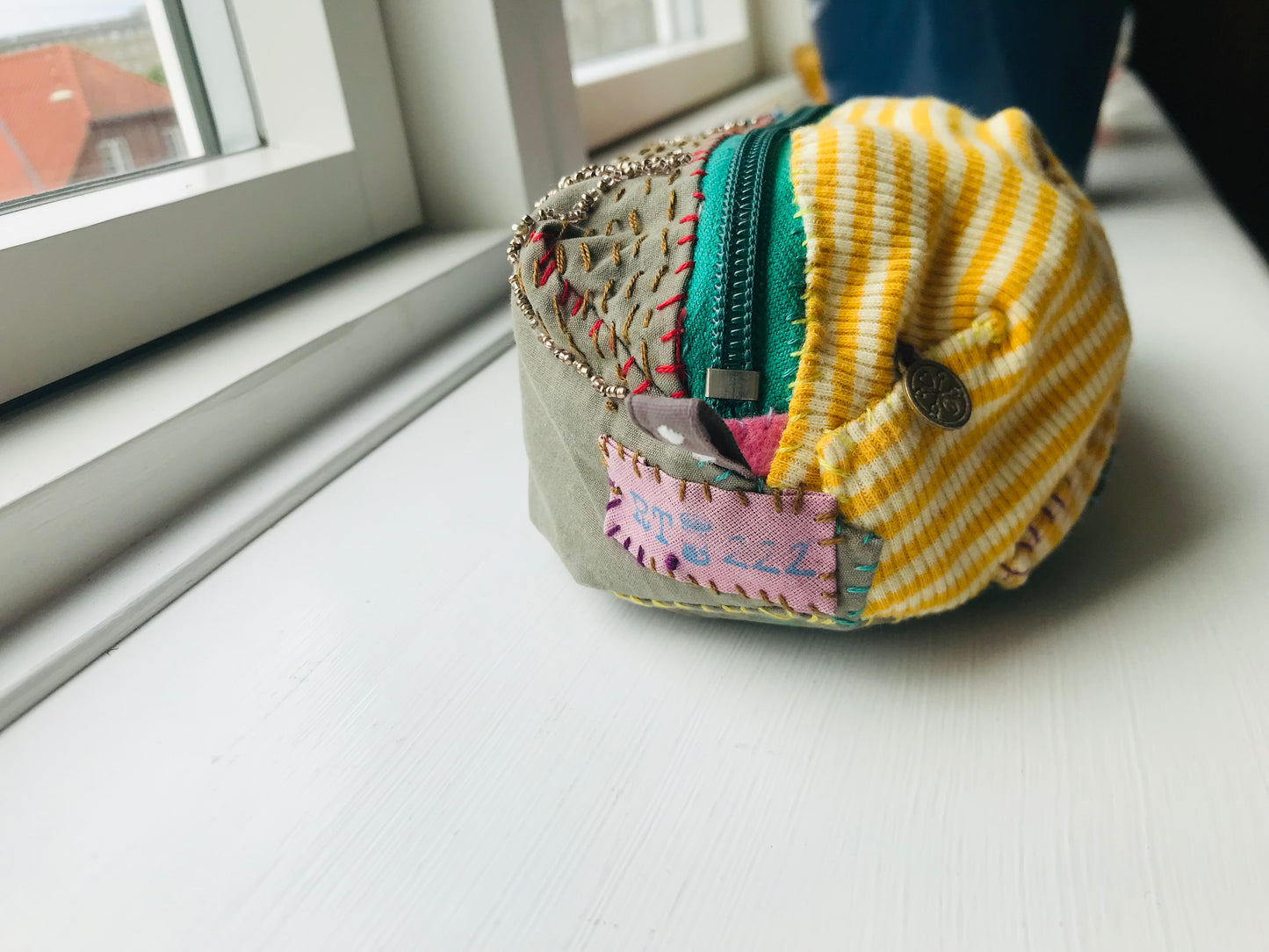 Pouch, hand-sewn, fabric, pen case, accessory case, handmade, bead embroidery 2043