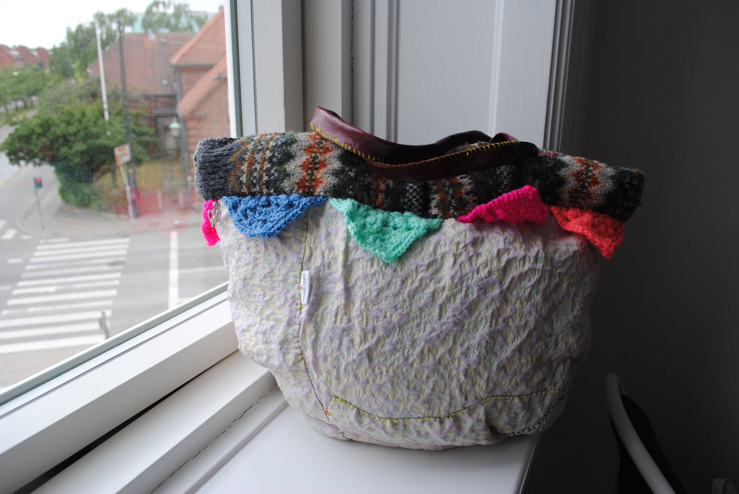 Bag   手縫いのバッグ　  布製　本革持ち手　スローファッション　ハンドメイド　1778