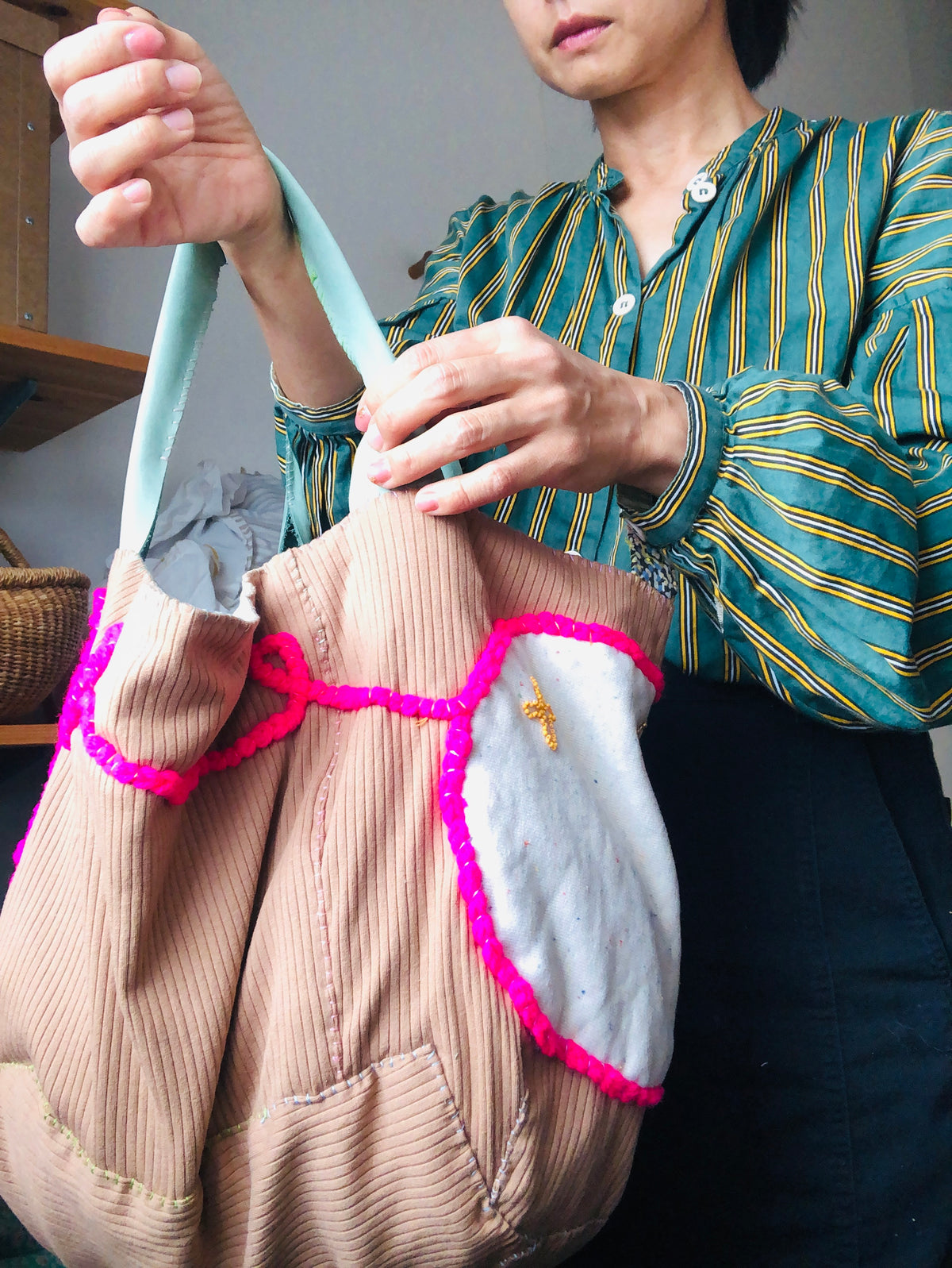 Bag 手縫いのバッグ 布製　トートバッグ　スローファッション　ハンドメイド　2545