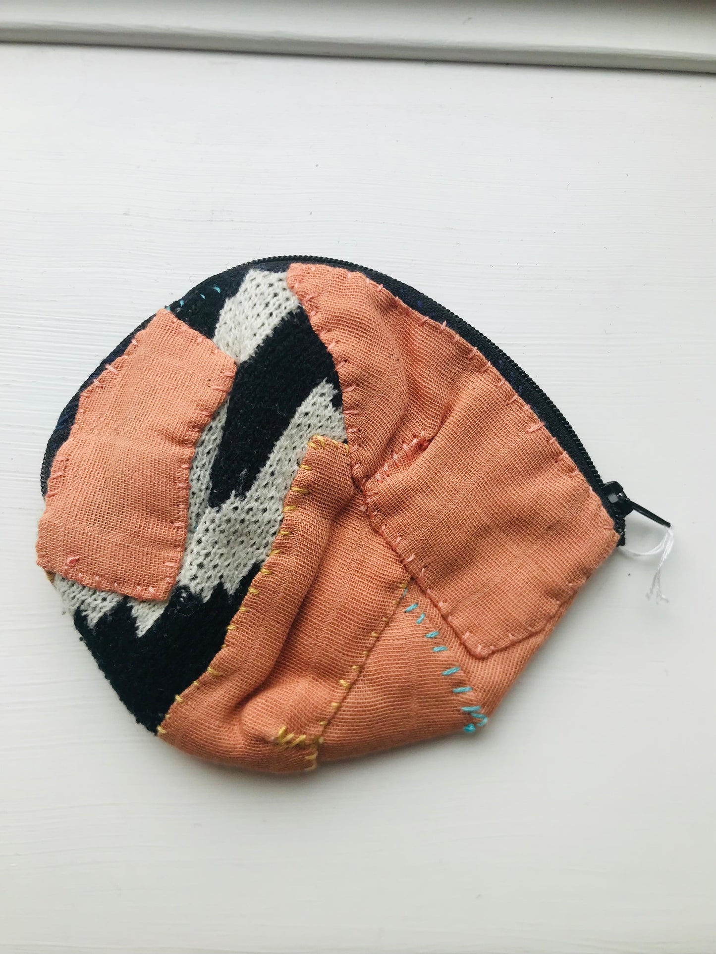 コインケース　ビーズ　手縫い　刺繍　布　小銭入れ　ハンドメイド　2041