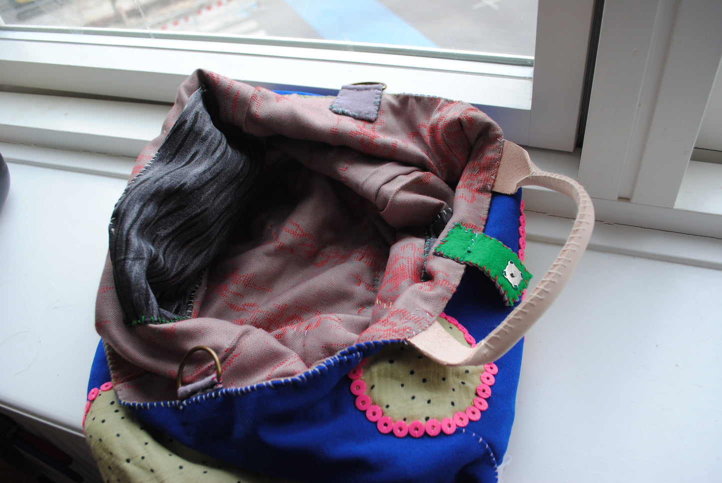 Bag   手縫いのバッグ　  布製　本革持ち手　スローファッション　ハンドメイド　1779