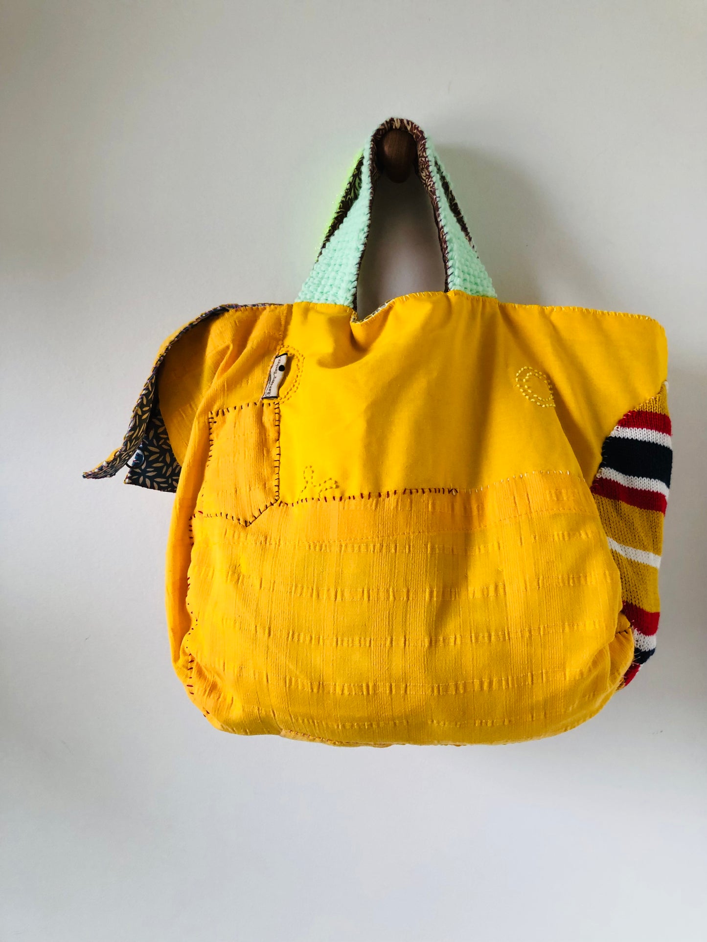 Bag 手縫いのバッグ　布製　トートバッグ　スローファッション　ワンハンドルバッグ　ハンドメイド　2407