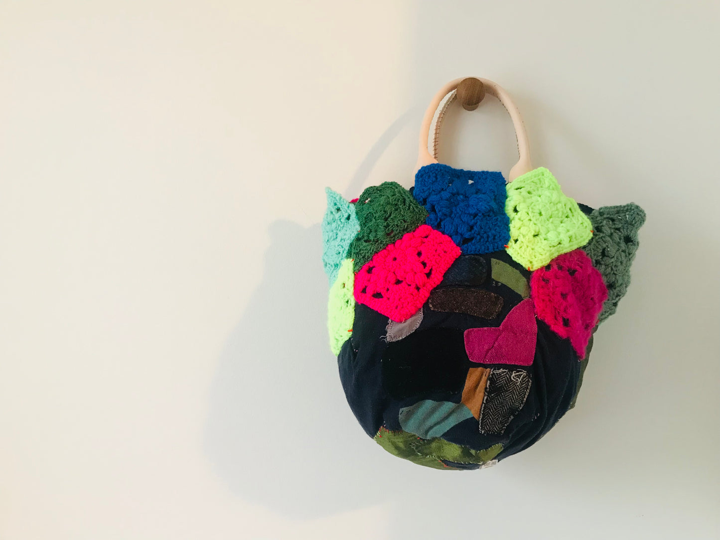 Bag   手縫いのバッグ　  布製　本革持ち手　スローファッション　ハンドメイド　1777