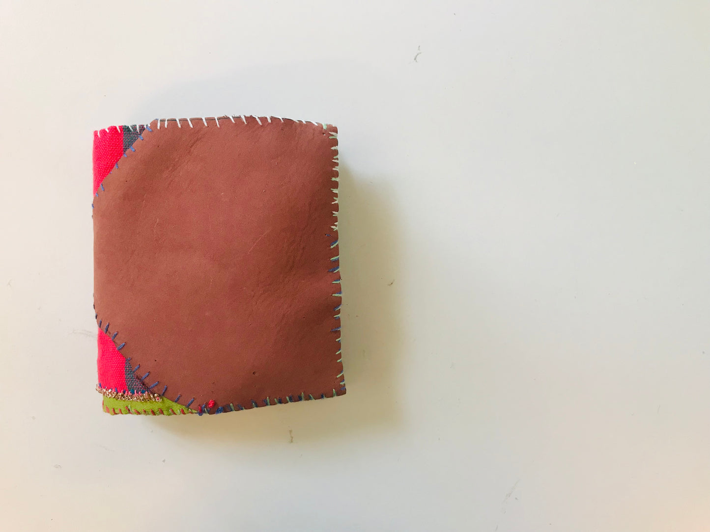 財布　布財布　ハンドメイド　手縫い　刺繍　パッチワーク　二つ折り　1857