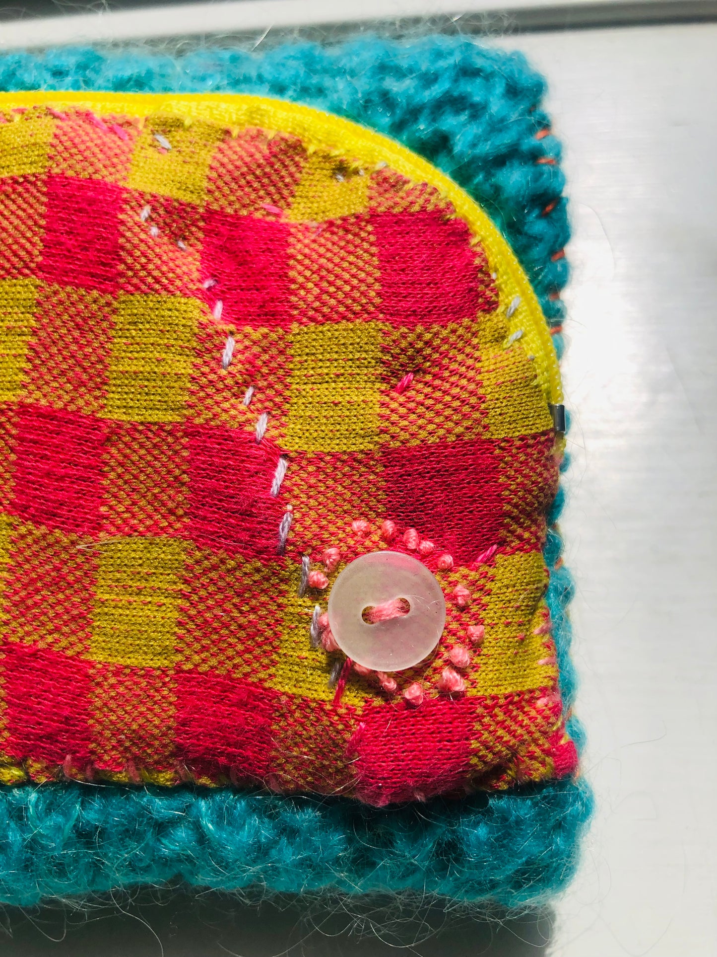財布　布財布　ハンドメイド　手縫い　刺繍　パッチワーク　二つ折り　2492
