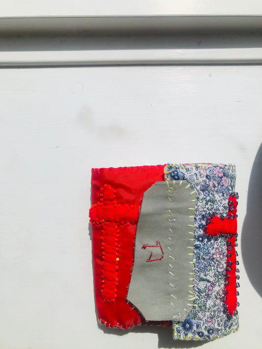財布　布財布　ハンドメイド　手縫い　刺繍　パッチワーク　二つ折り　2493