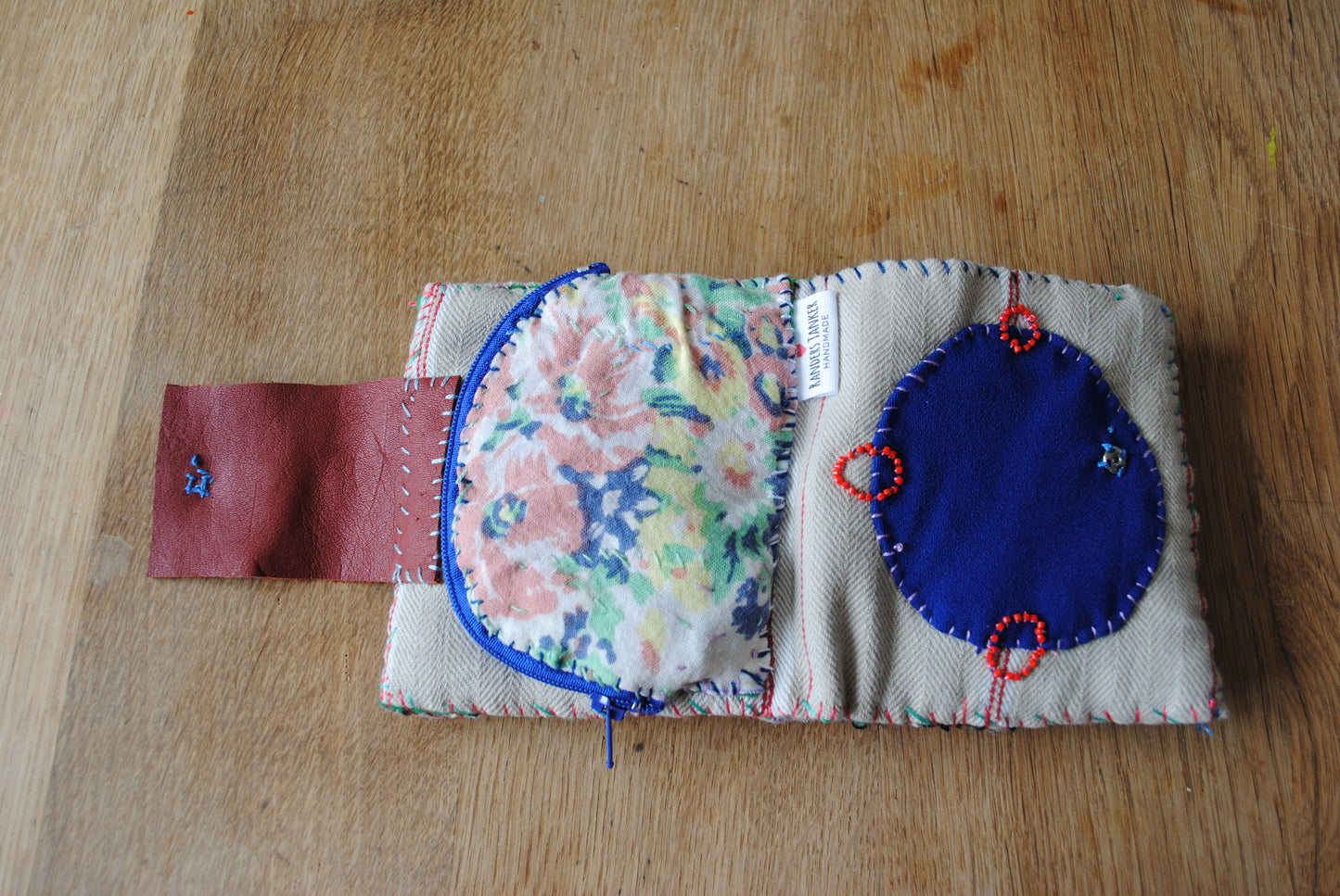 財布　布財布　ハンドメイド　手縫い　刺繍　パッチワーク　二つ折り　1809