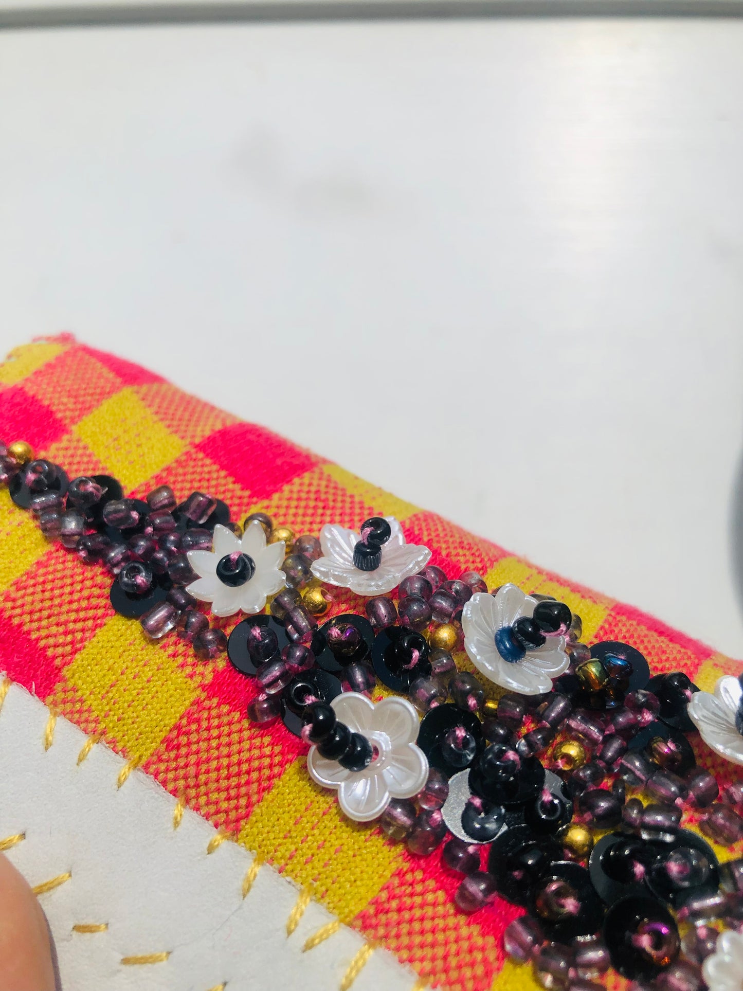 財布　布財布　ハンドメイド　手縫い　刺繍　パッチワーク　二つ折り　2490