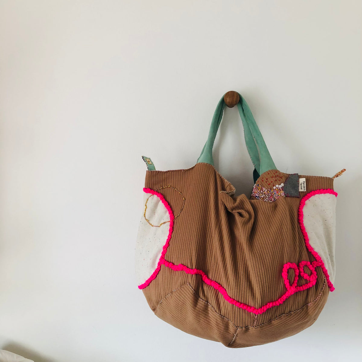 Bag 手縫いのバッグ 布製　トートバッグ　スローファッション　ハンドメイド　2545