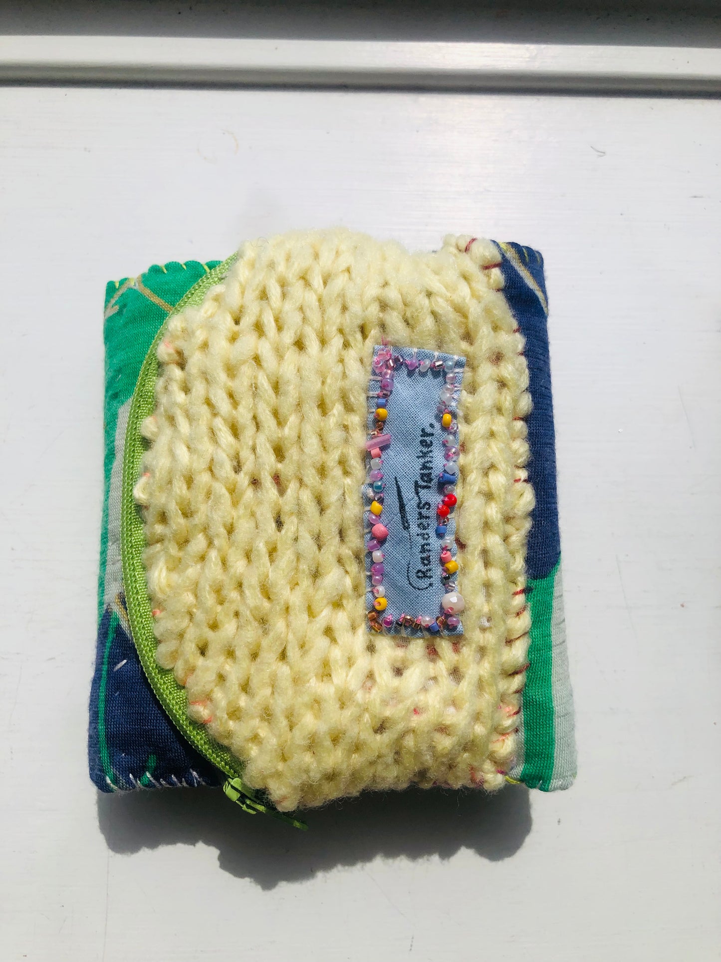 財布　布財布　ハンドメイド　手縫い　刺繍　パッチワーク　二つ折り　2495