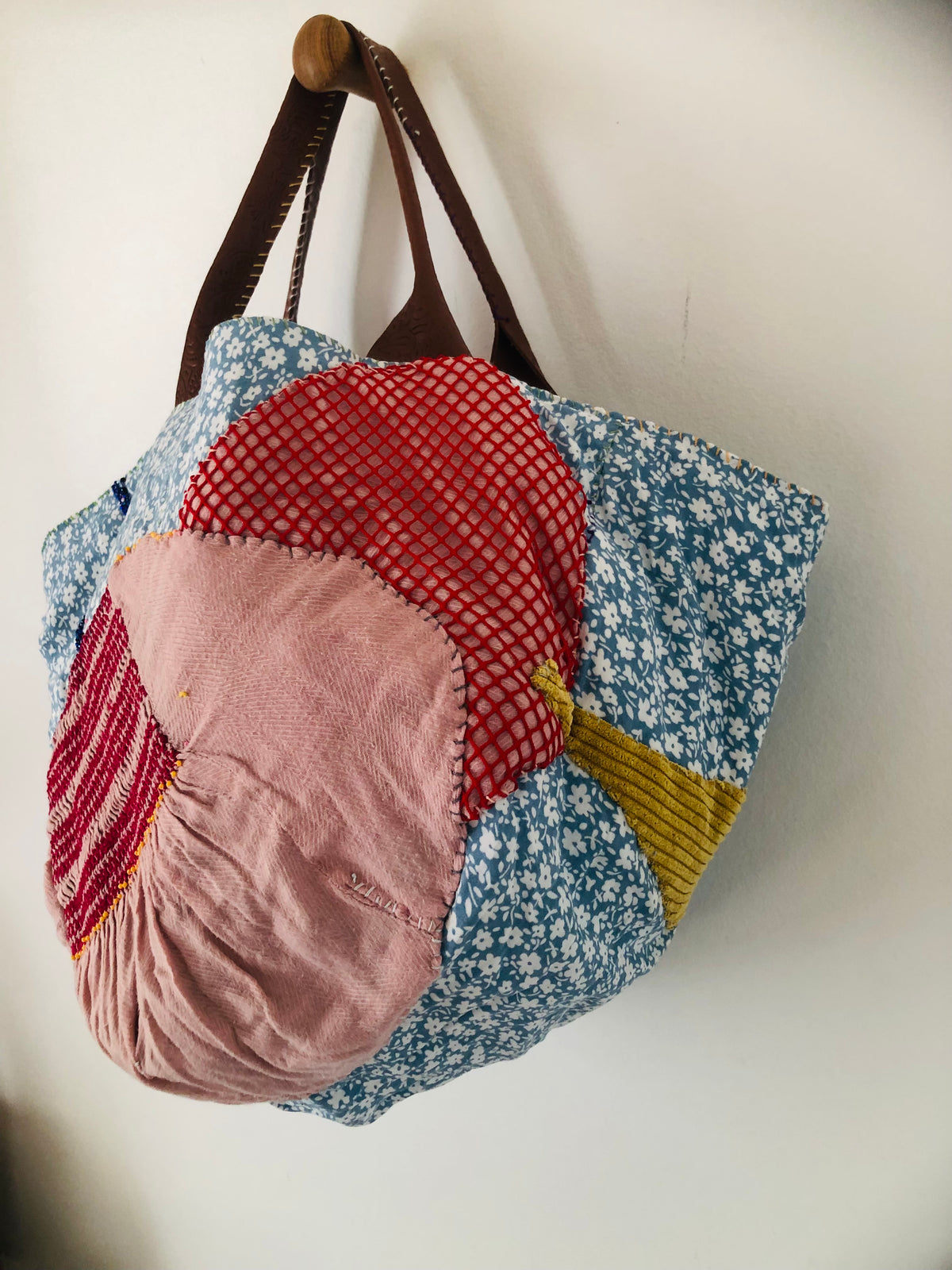 Bag 手縫いのバッグ 布製　トートバッグ　スローファッション　ハンドメイド　2536