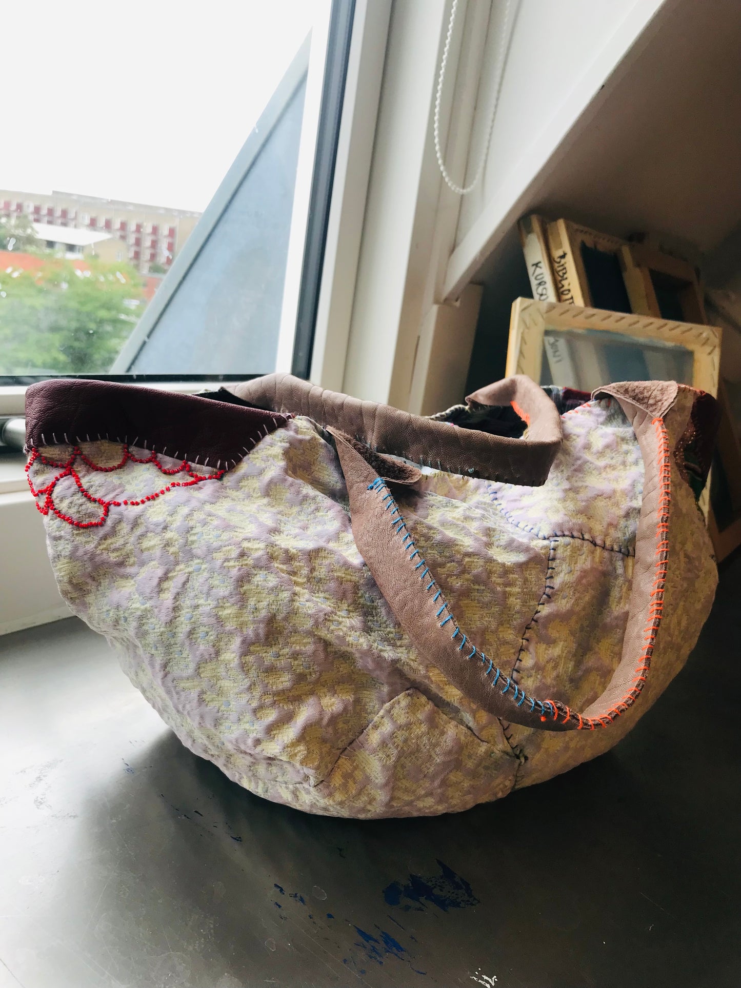 Bag   手縫いのバッグ　  布製　本革持ち手　スローファッション　ハンドメイド　1802