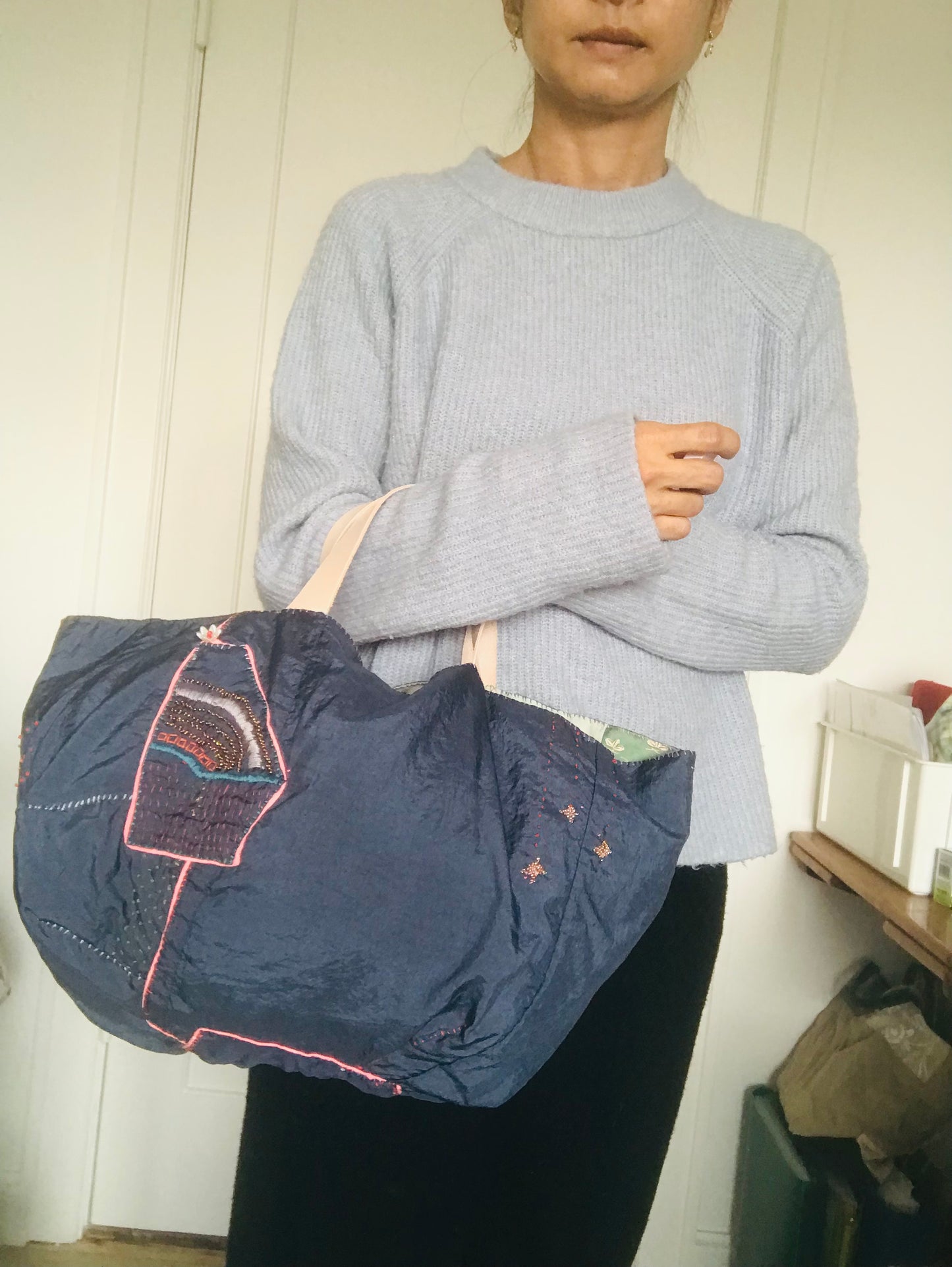 Bag   手縫いのバッグ　  布製　本革持ち手　スローファッション　ハンドメイド　1735