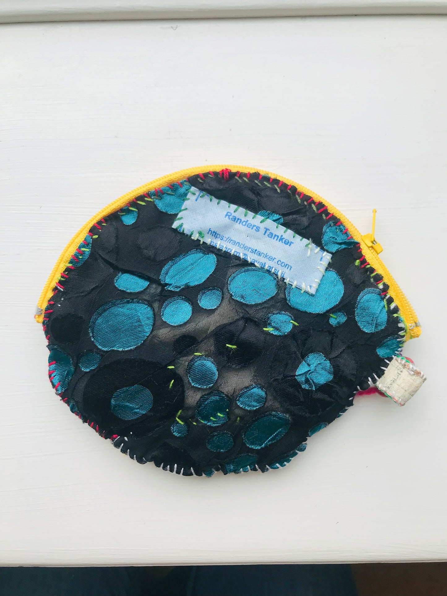 コインケース　ビーズ　手縫い　刺繍　布　小銭入れ ポーチ　ハンドメイド  1758