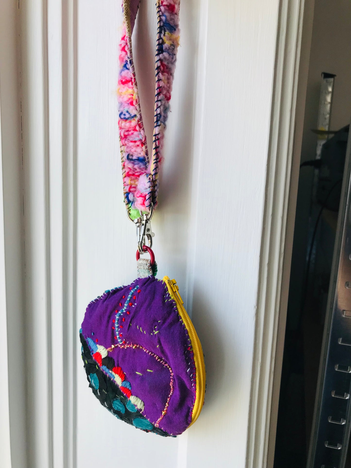 コインケース　ビーズ　手縫い　刺繍　布　小銭入れ ポーチ　ハンドメイド  1758