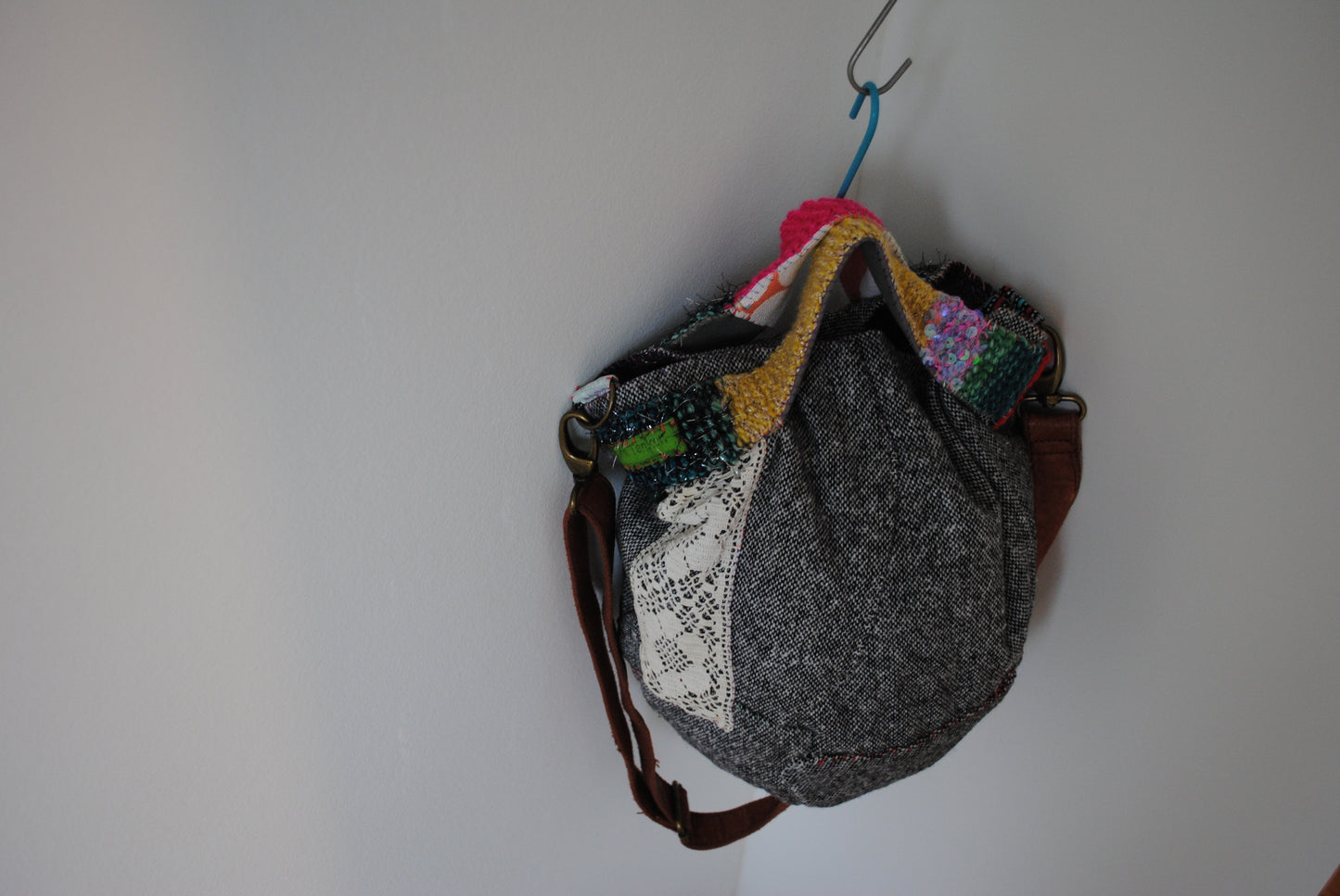 Bag   手縫いのバッグ　  布製　本革持ち手　スローファッション　ハンドメイド　1868