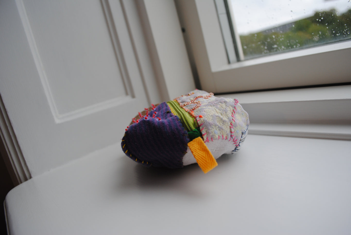 ポーチ　手縫い　布製　 ペンケース　小物入れ　ハンドメイド　ビーズ刺繍　1882