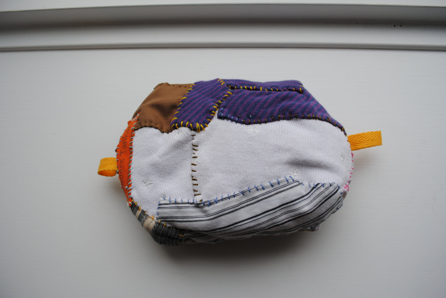 ポーチ　手縫い　布製　 ペンケース　小物入れ　ハンドメイド　ビーズ刺繍　1882