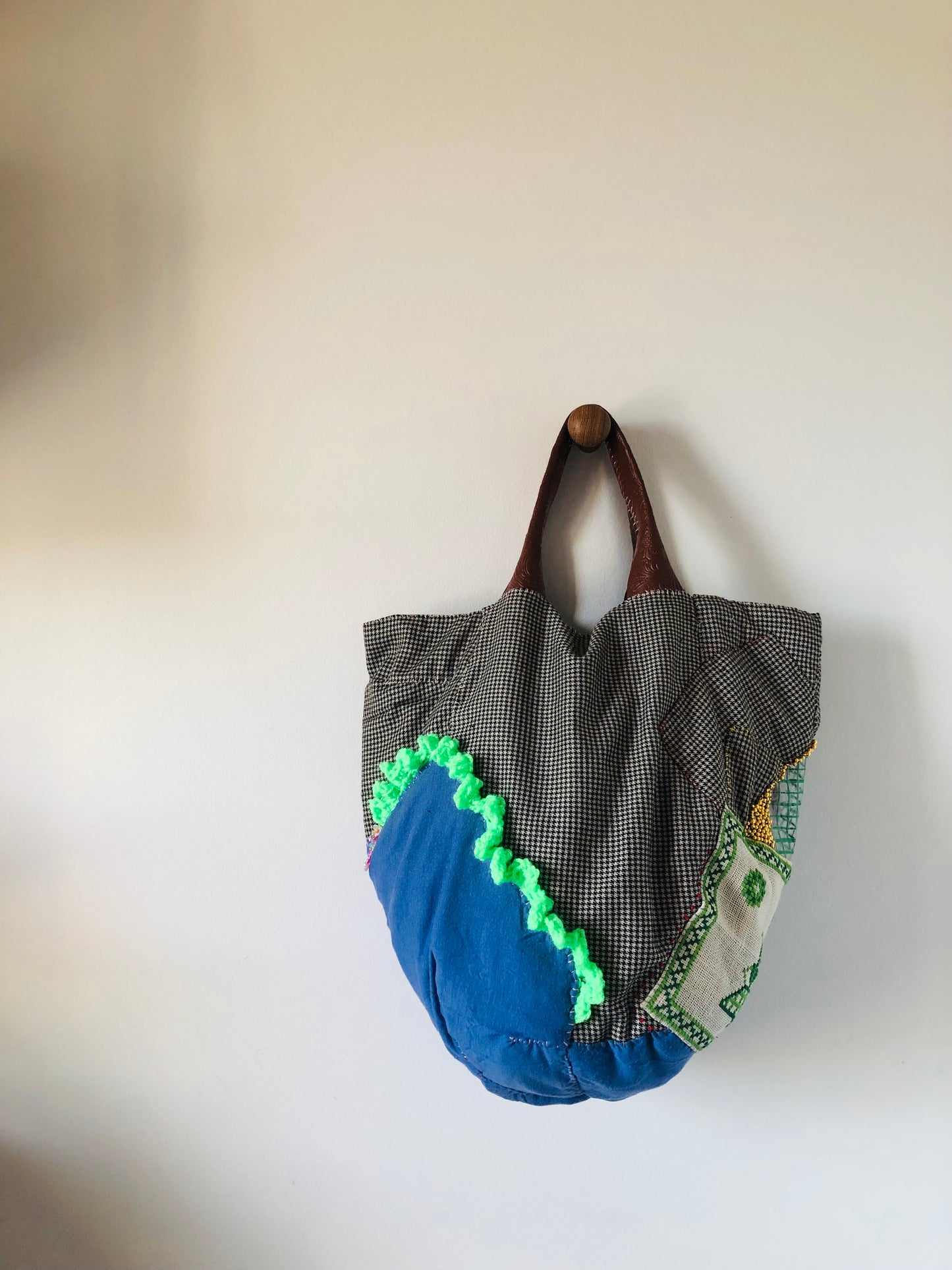 Bag 手縫いのバッグ 布製　トートバッグ　スローファッション　ハンドメイド　2516