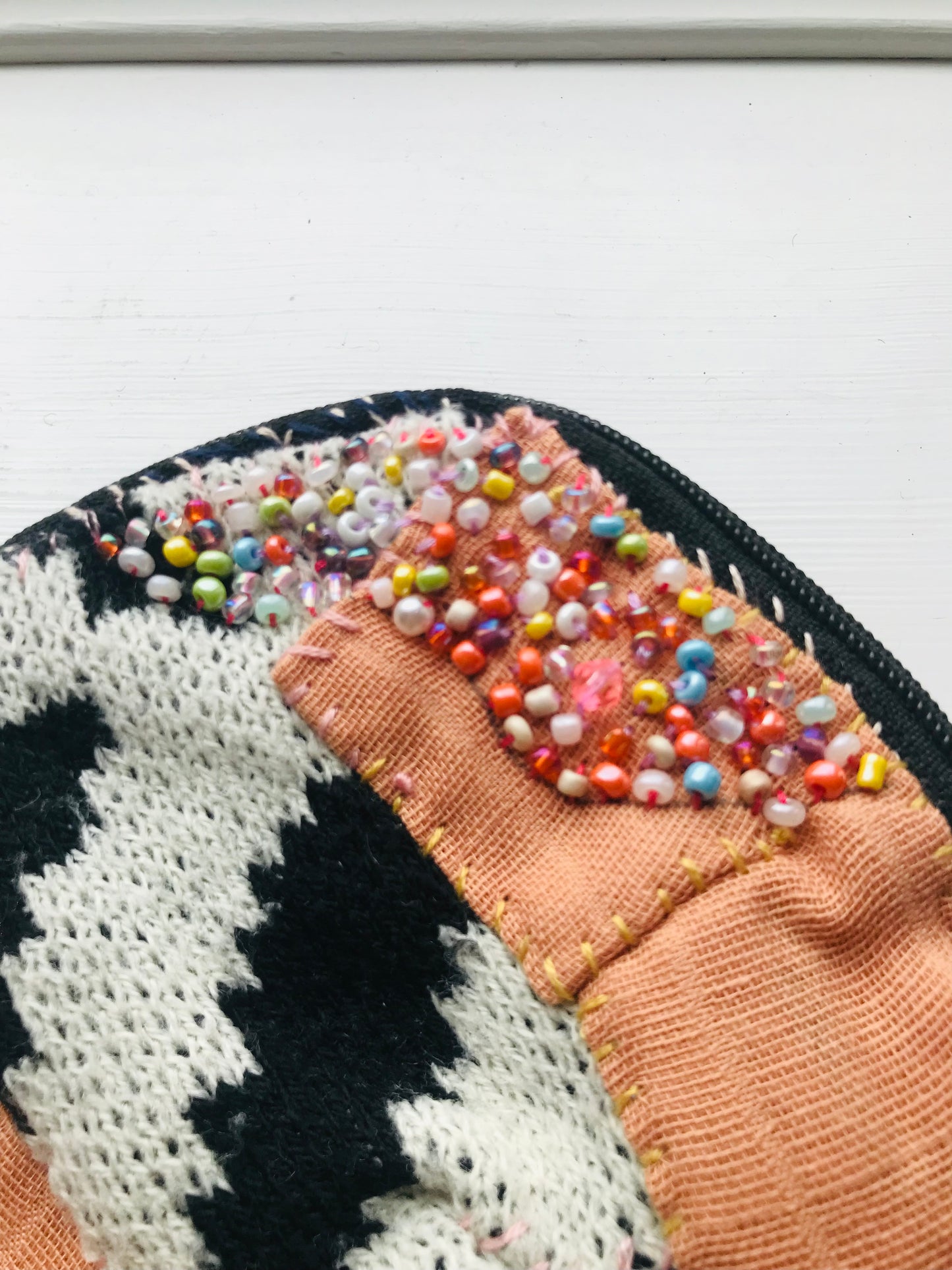 コインケース　ビーズ　手縫い　刺繍　布　小銭入れ　ハンドメイド　2041