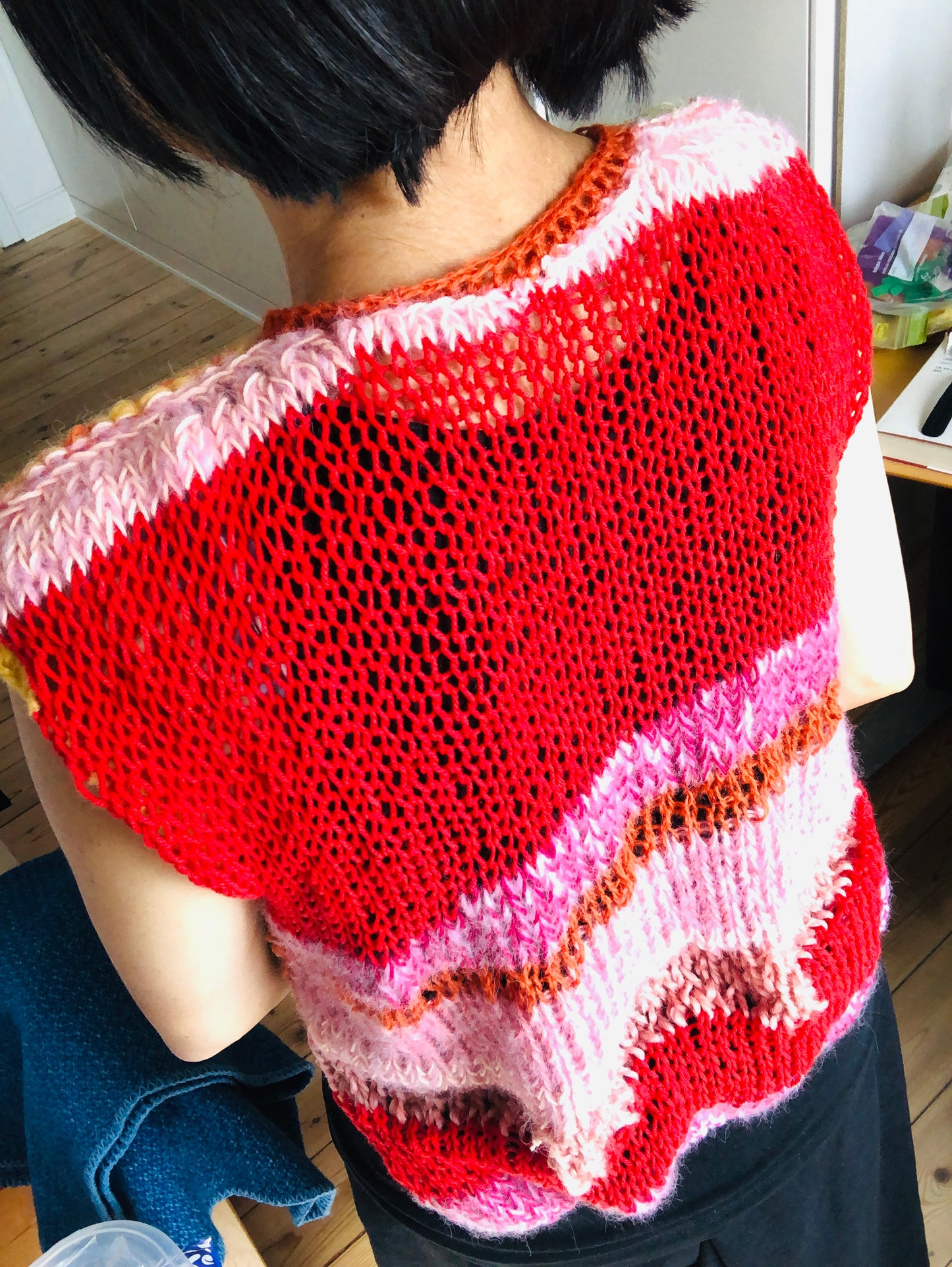 Sweater, hand-knitted, slow fashion, fancy yarn, one-of-a-kind, short-sleeved, 2517