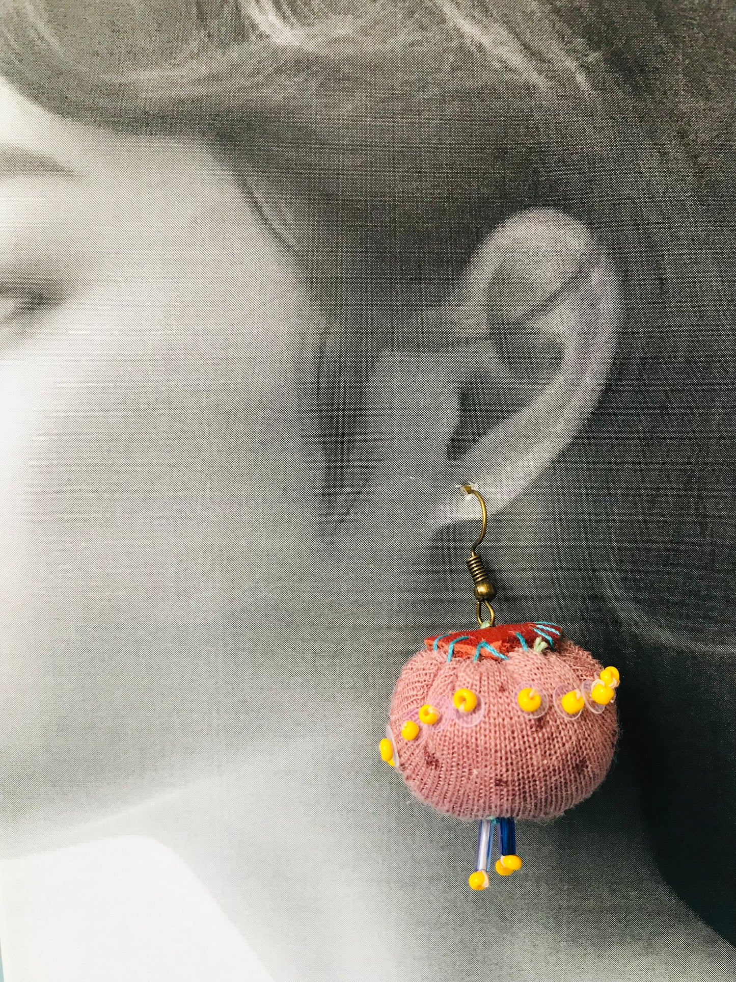 アクセサリー　手縫いのピアス　多分アシンメトリー　イヤリング　ビーズ　  布製　スローファッション　ハンドメイド　1846