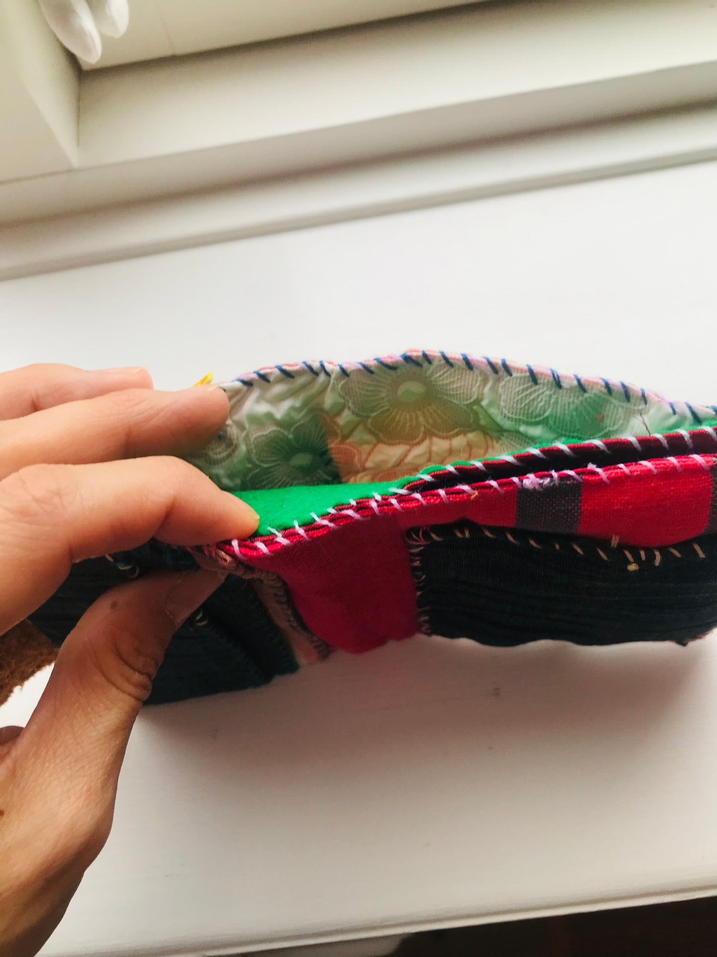 財布　布財布　ハンドメイド　手縫い　刺繍　パッチワーク　二つ折り　1916