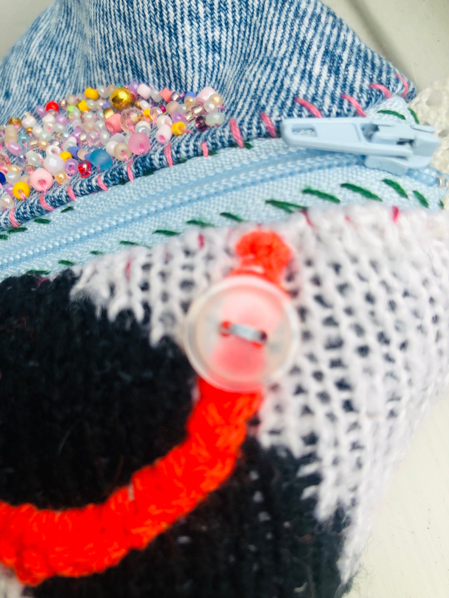 ポーチ　　手縫い　布製　 ペンケース　小物入れ　ハンドメイド　ビーズ刺繍　2469