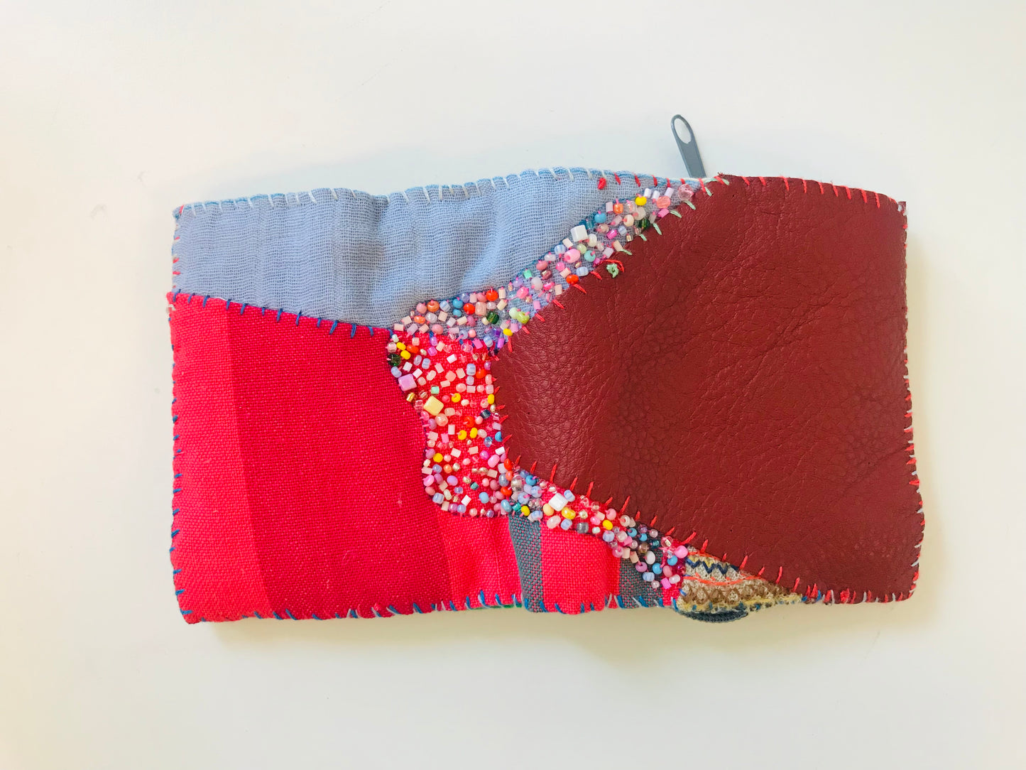 財布　布財布　ハンドメイド　手縫い　刺繍　パッチワーク　二つ折り　1859