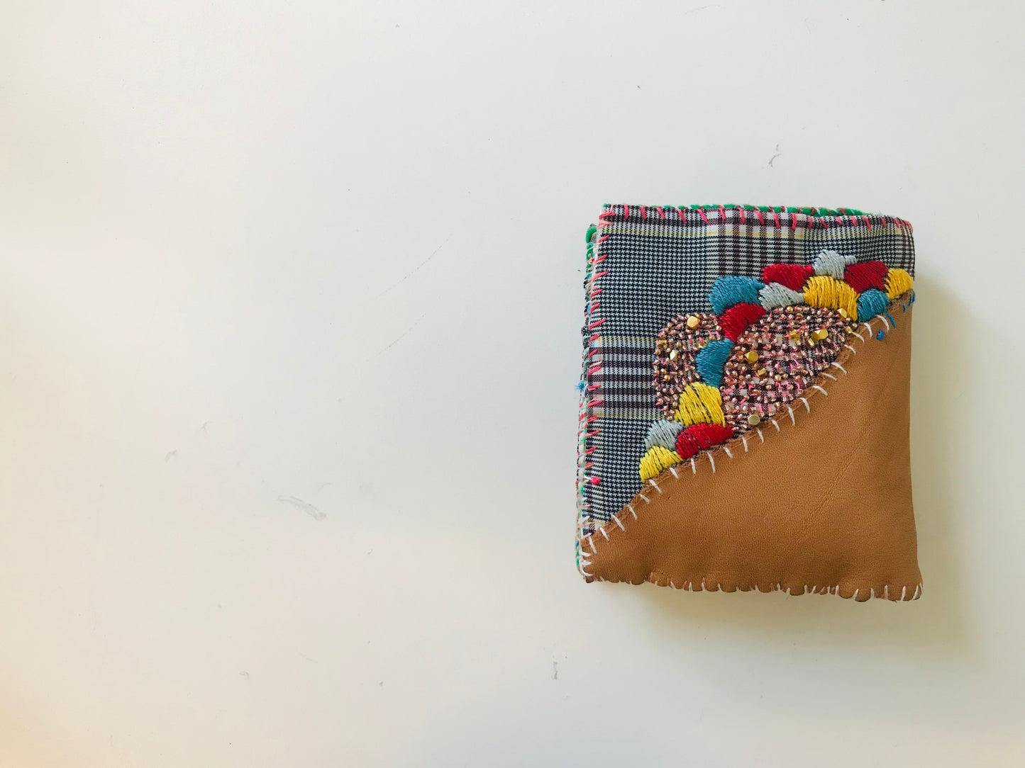財布　布財布　ハンドメイド　手縫い　刺繍　パッチワーク　二つ折り　1860