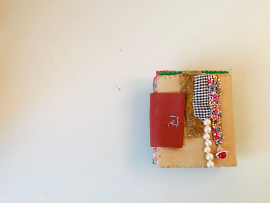 財布　布財布　ハンドメイド　手縫い　刺繍　パッチワーク　二つ折り　1914