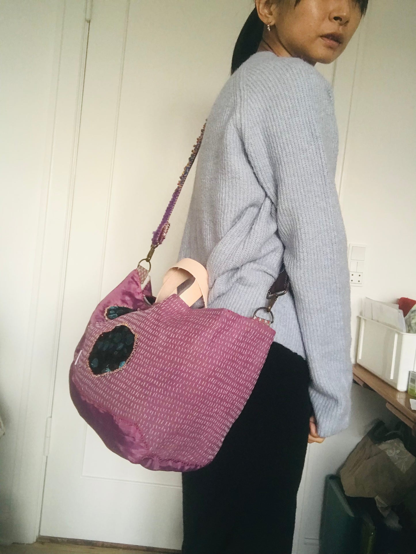 Bag   手縫いのバッグ　  布製　本革持ち手　スローファッション　ハンドメイド　1733